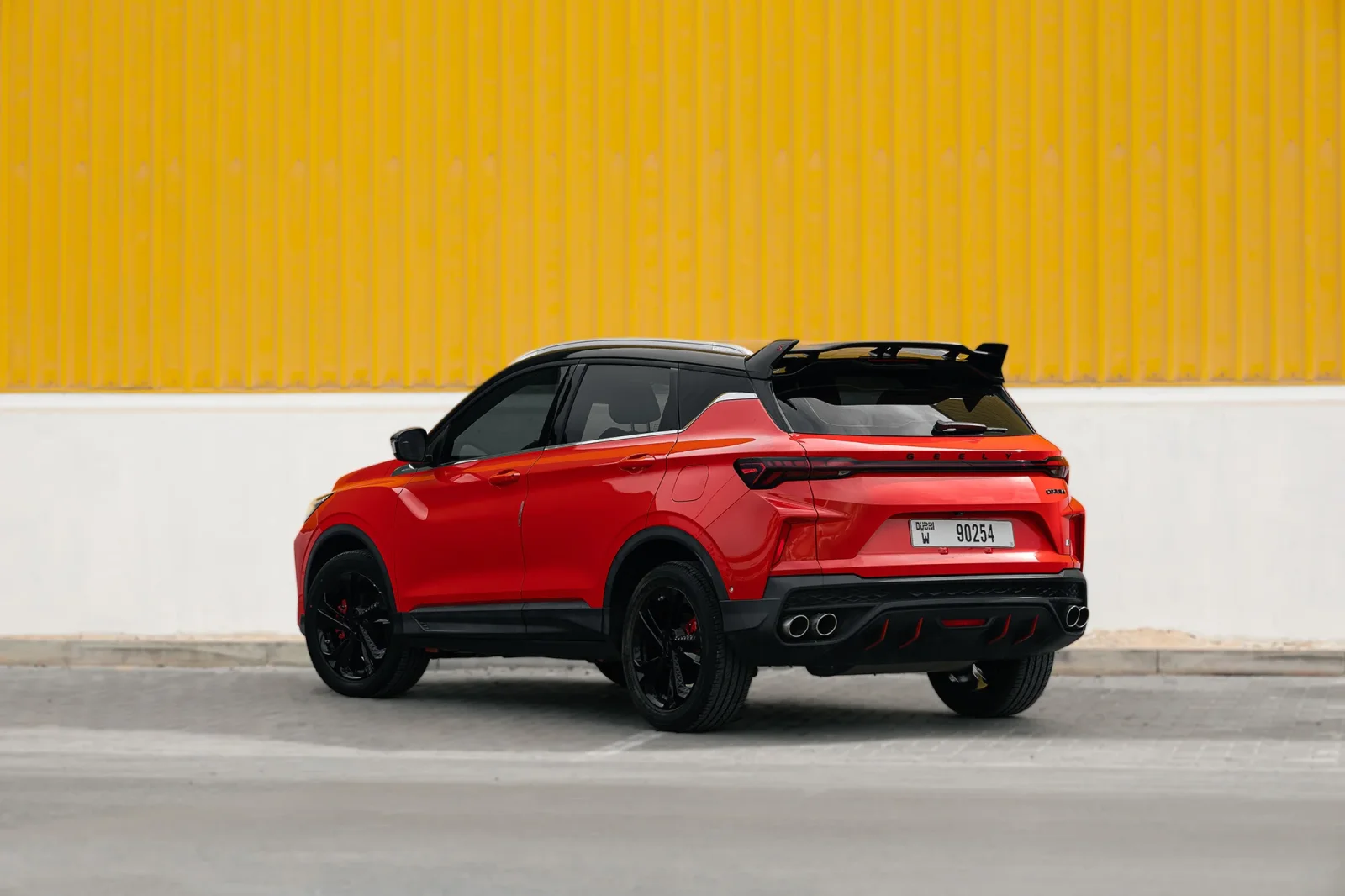 Kiralık Geely Coolray GF Kırmızı 2024 içinde Abu Dhabi - 8 