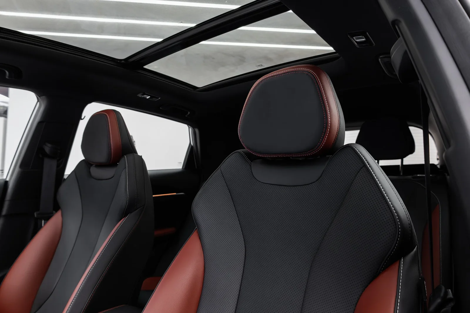 Miete Geely Coolray GF Weiß 2024 in der Abu Dhabi - 2 