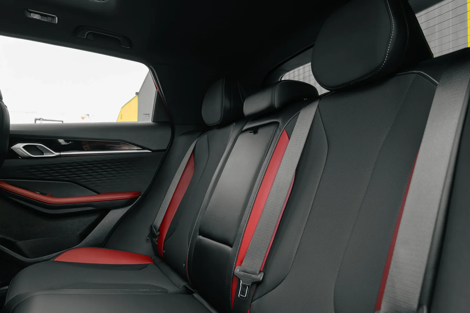 Affitto Geely Coolray GF Grigio 2024 in Abu Dhabi - 15 