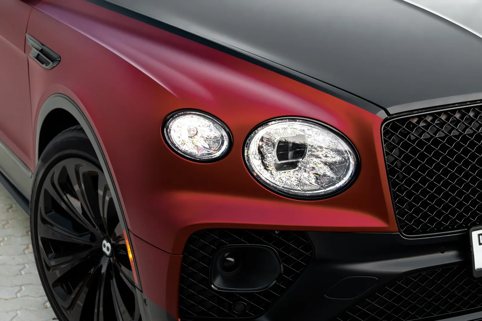 Loyer Bentley Bentayga  Rouge 2022 en Abou Dabi - 9 