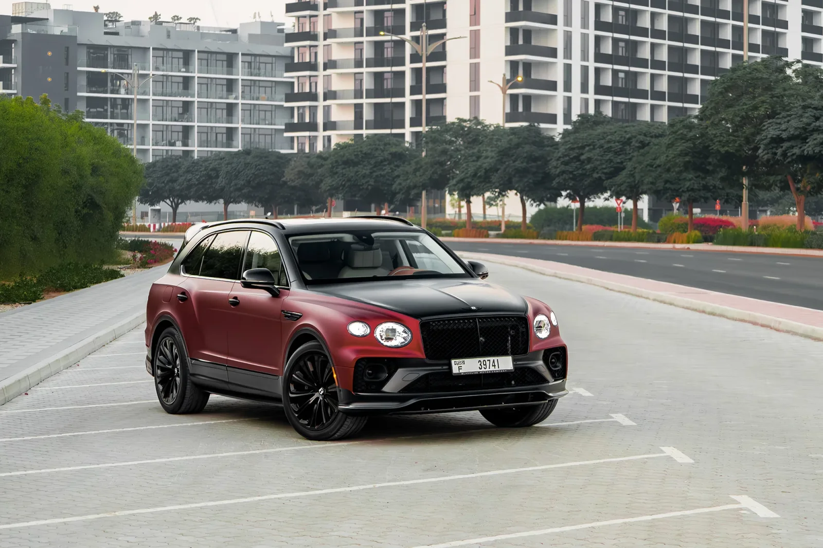 Loyer Bentley Bentayga  Rouge 2022 en Abou Dabi - 7 