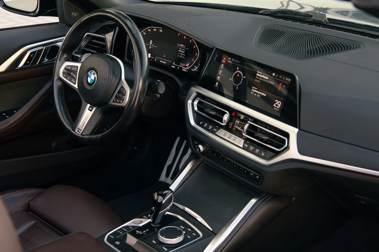 Huren BMW 4-Series 430 Blauw 2023 in Abu Dhabi - 3 