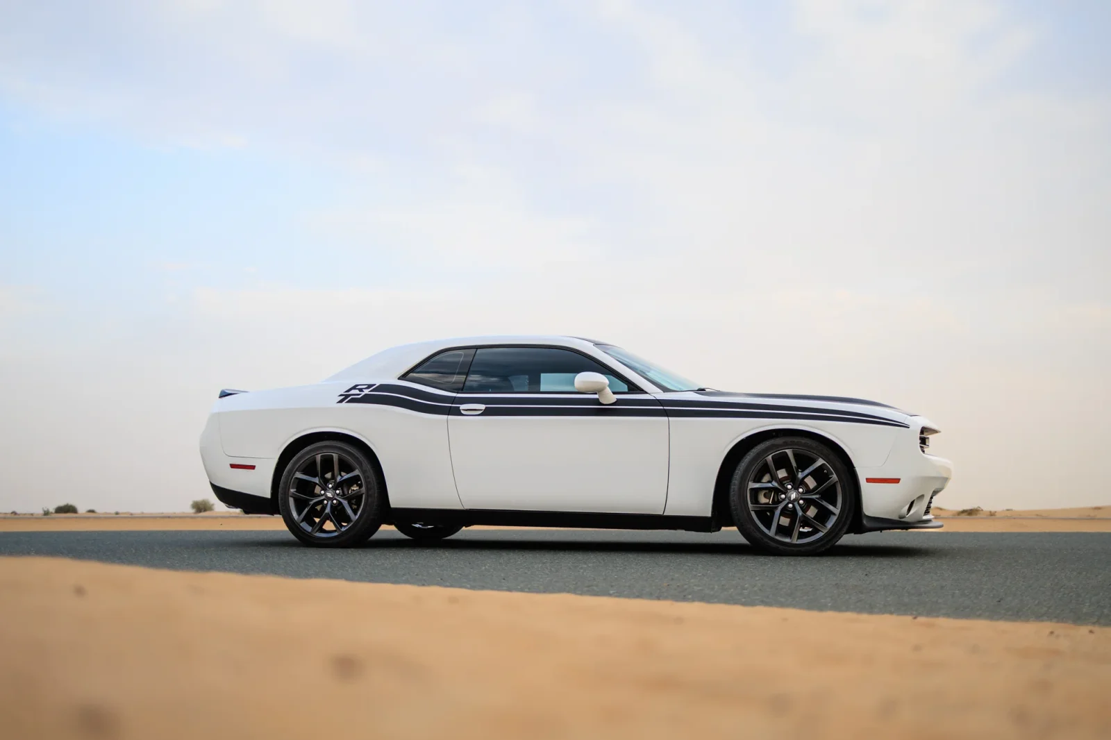 Loyer Dodge Challenger R/T Blanc 2022 en Abou Dabi - 11 