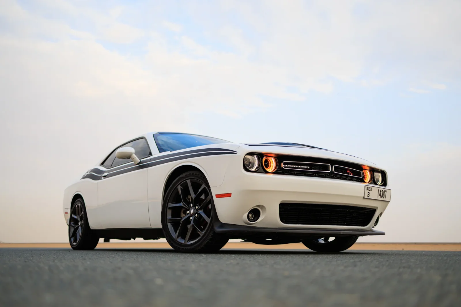 Loyer Dodge Challenger R/T Blanc 2022 en Abou Dabi - 9 