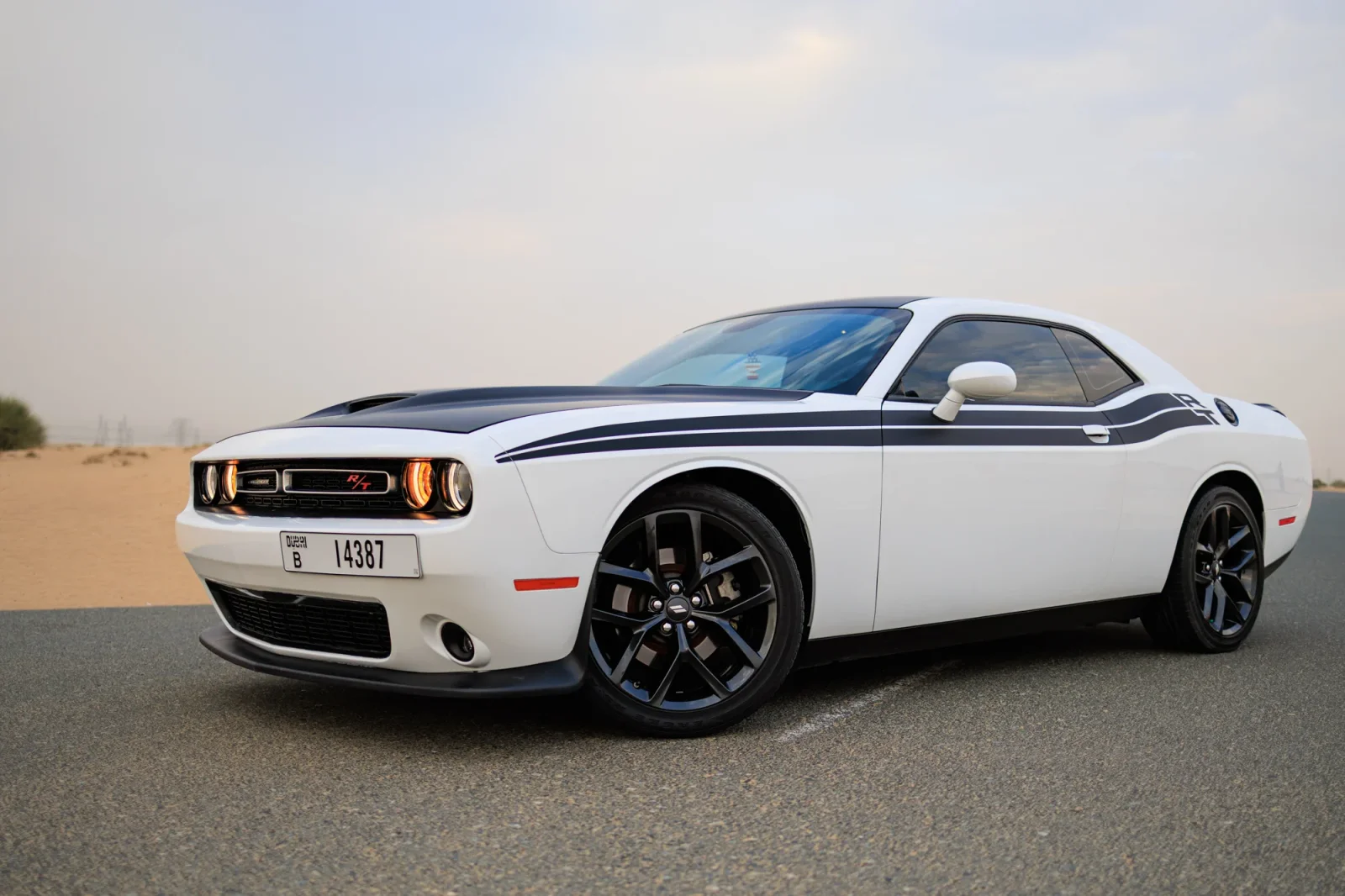 Loyer Dodge Challenger R/T Blanc 2022 en Abou Dabi - 2 