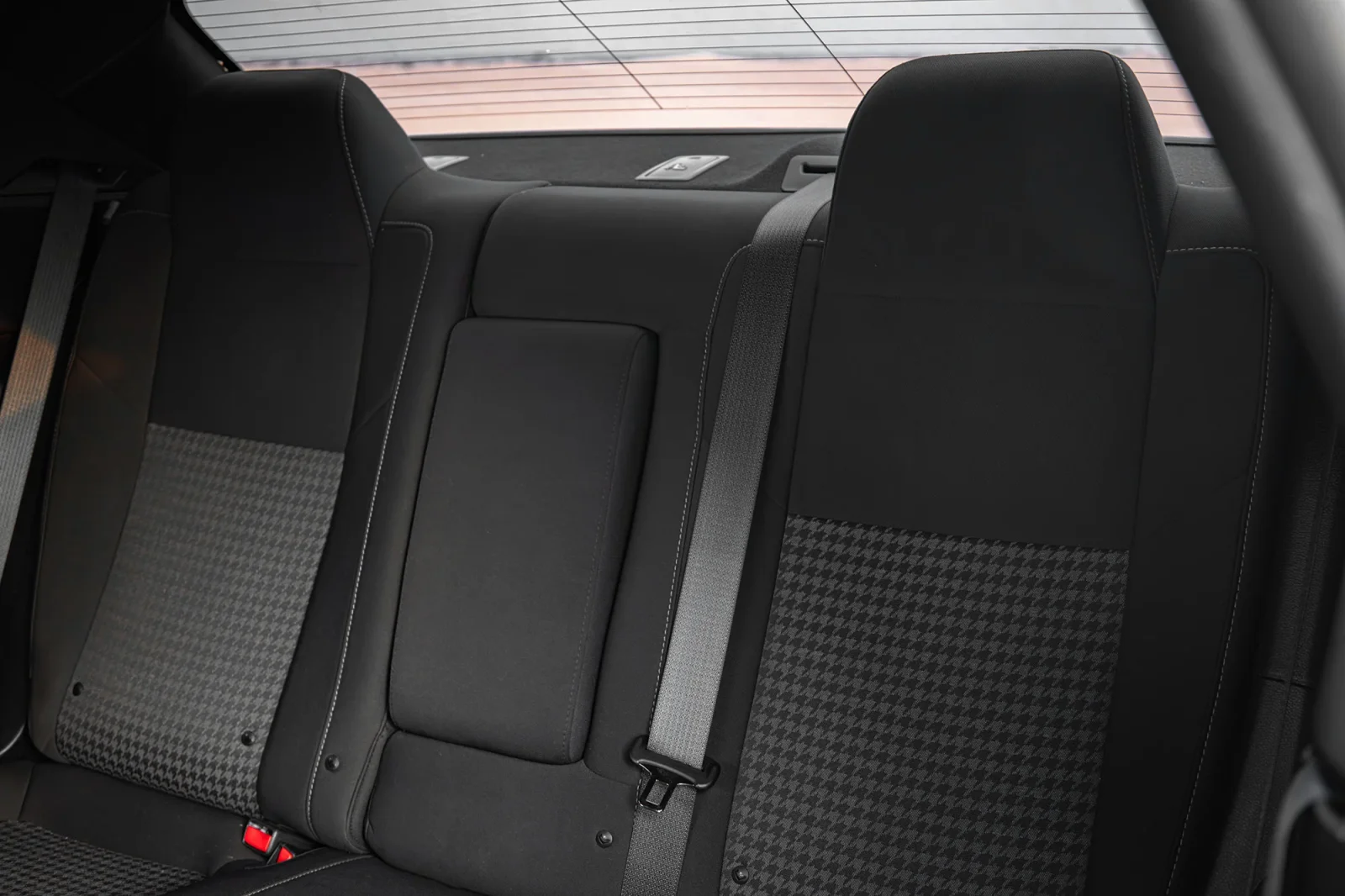 Rent Dodge Challenger R/T White 2022 in Abu Dhabi - 7 