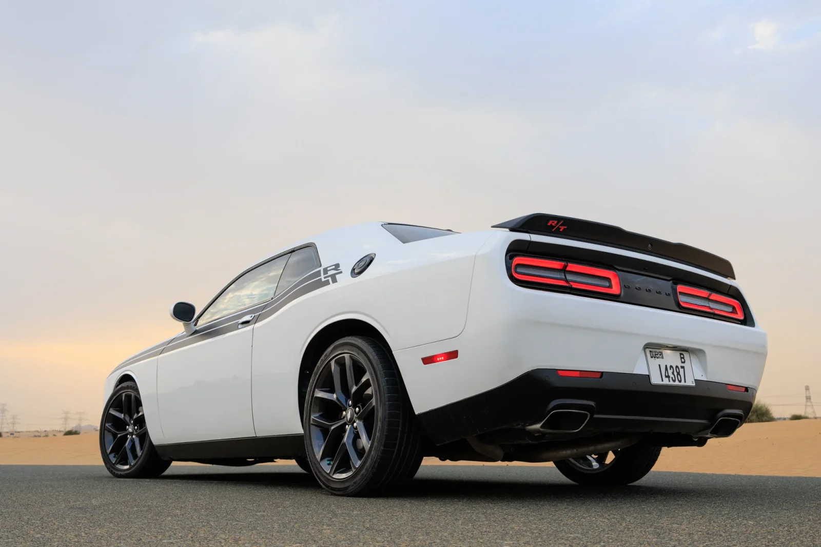 Loyer Dodge Challenger R/T Blanc 2022 en Abou Dabi - 15 