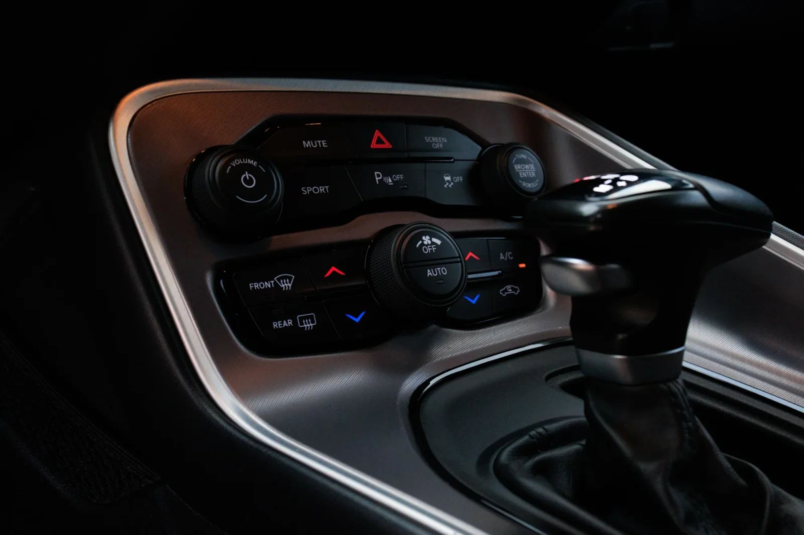 Loyer Dodge Challenger R/T Blanc 2022 en Abou Dabi - 14 