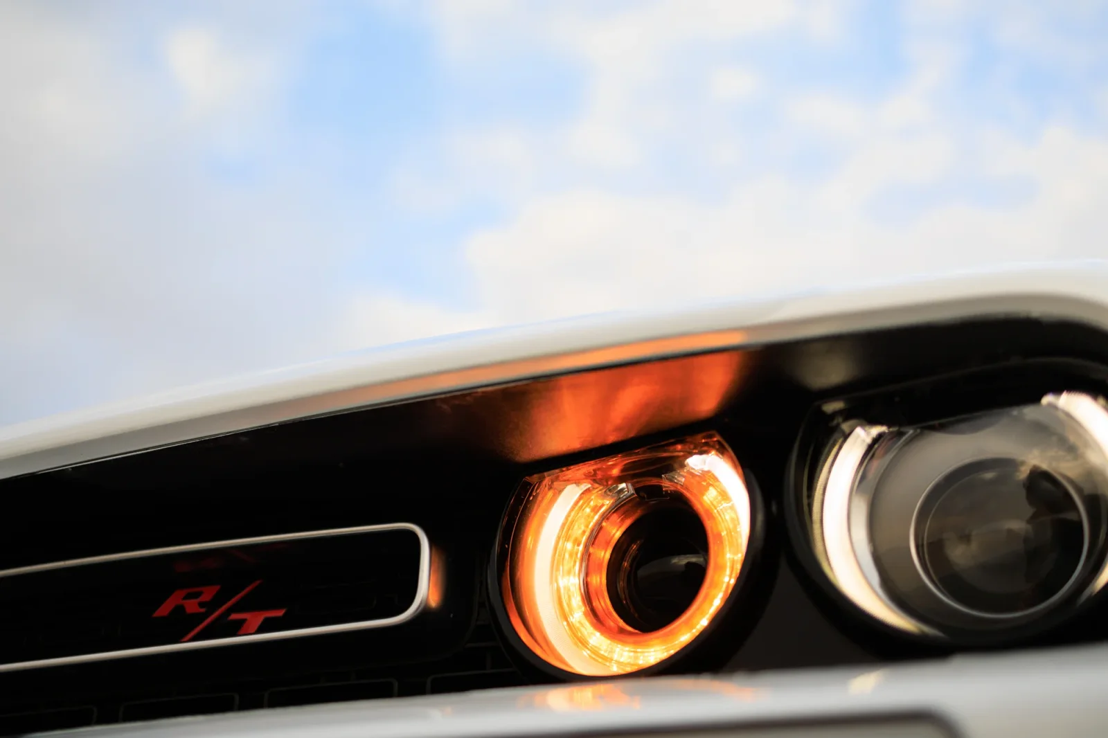 Loyer Dodge Challenger R/T Blanc 2022 en Abou Dabi - 8 
