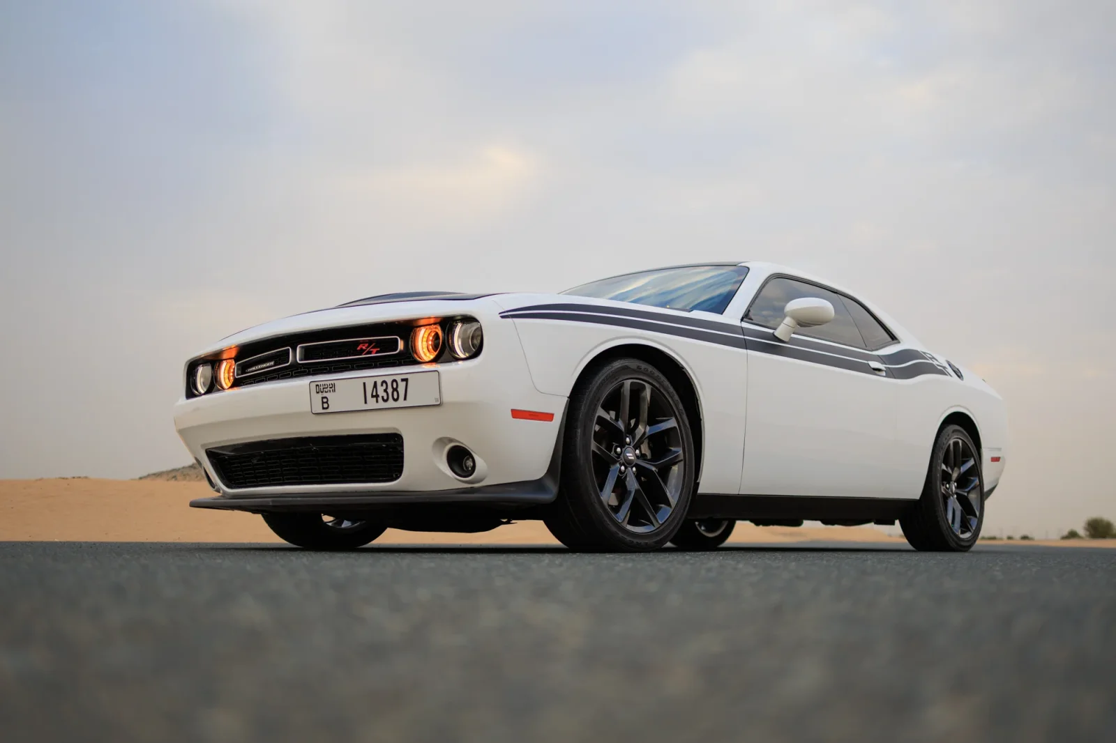 Loyer Dodge Challenger R/T Blanc 2022 en Abou Dabi - 7 