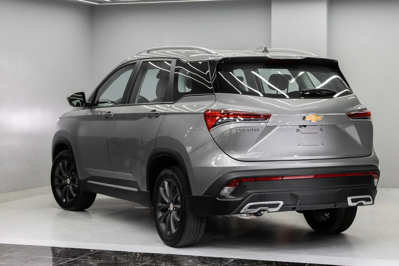 Rent Chevrolet Captiva  Silver 2026 in Abu Dhabi - 4 