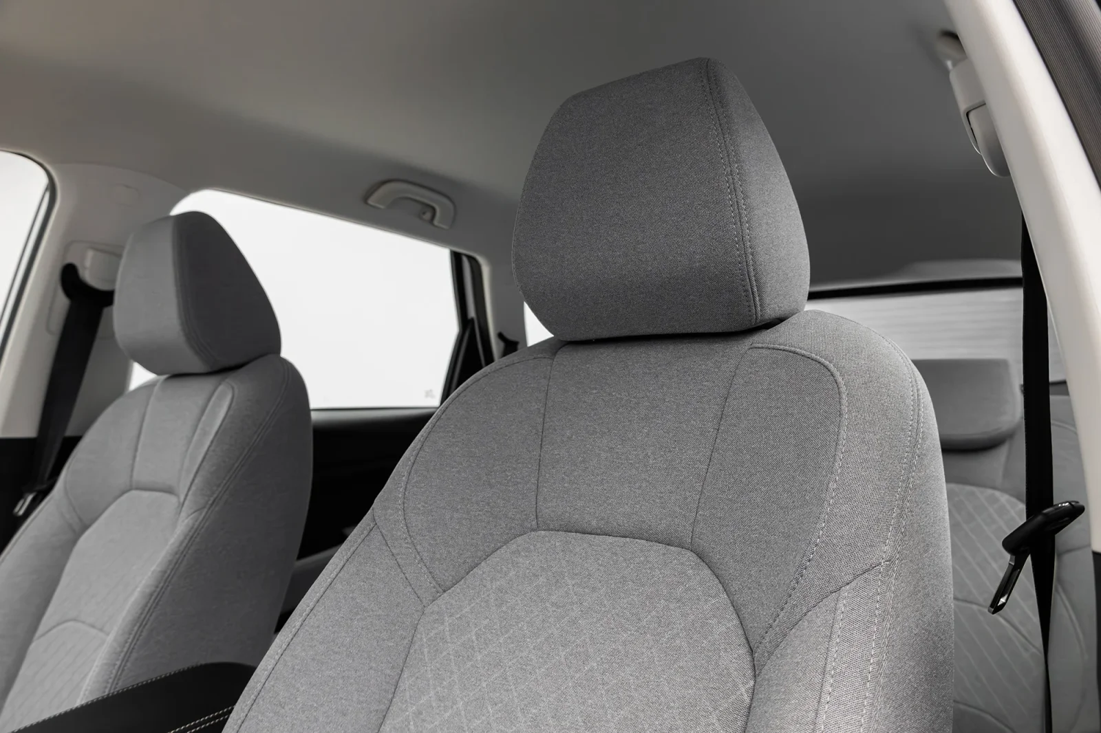 Rent Chevrolet Captiva  Silver 2026 in Abu Dhabi - 3 