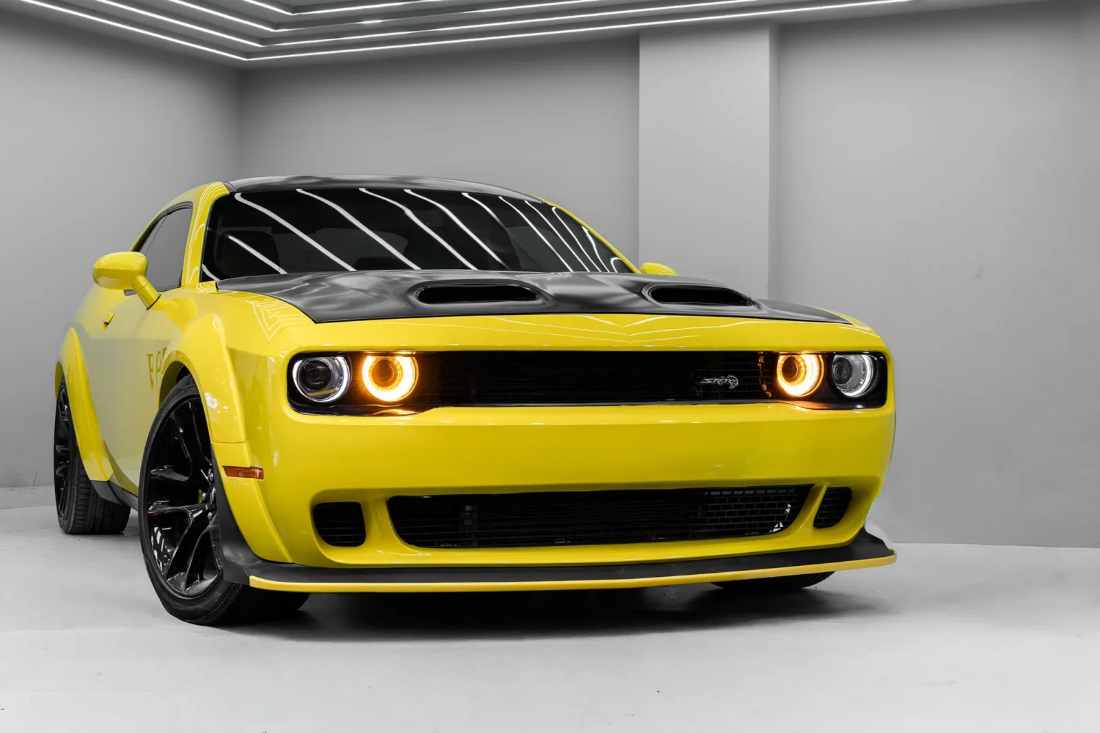 Аренда Dodge Challenger R/T Scat Pack Желтый 2022 в Абу-Даби