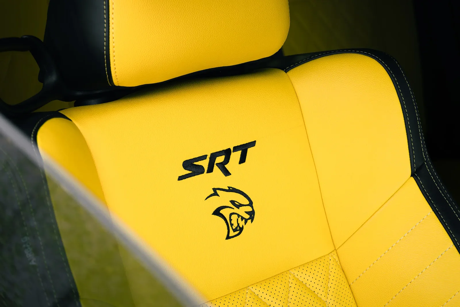 Rent Dodge Challenger R/T Scat Pack Yellow 2022 in Abu Dhabi - 8 