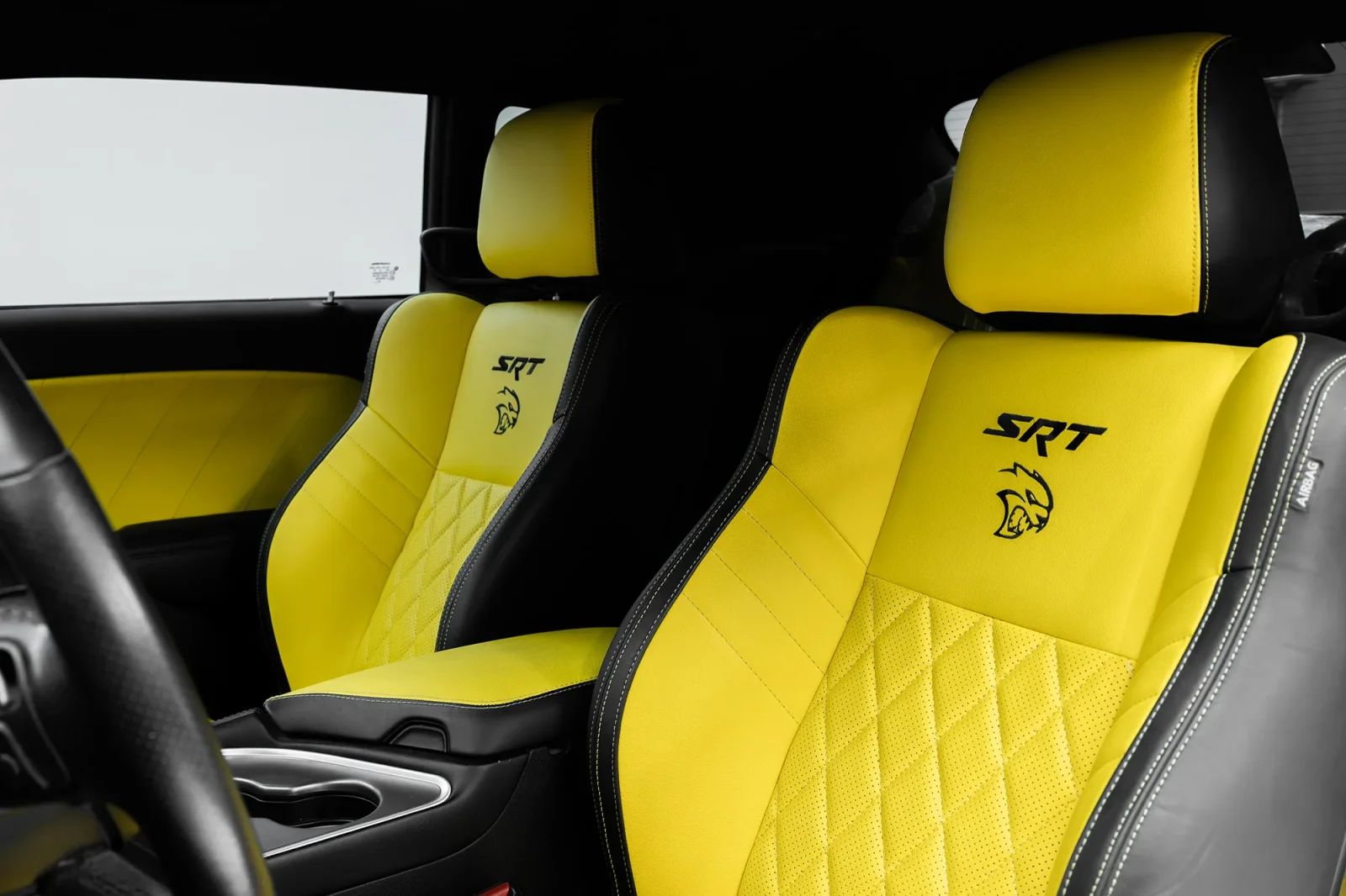 Аренда Dodge Challenger R/T Scat Pack Желтый 2022 в Абу-Даби - 3 