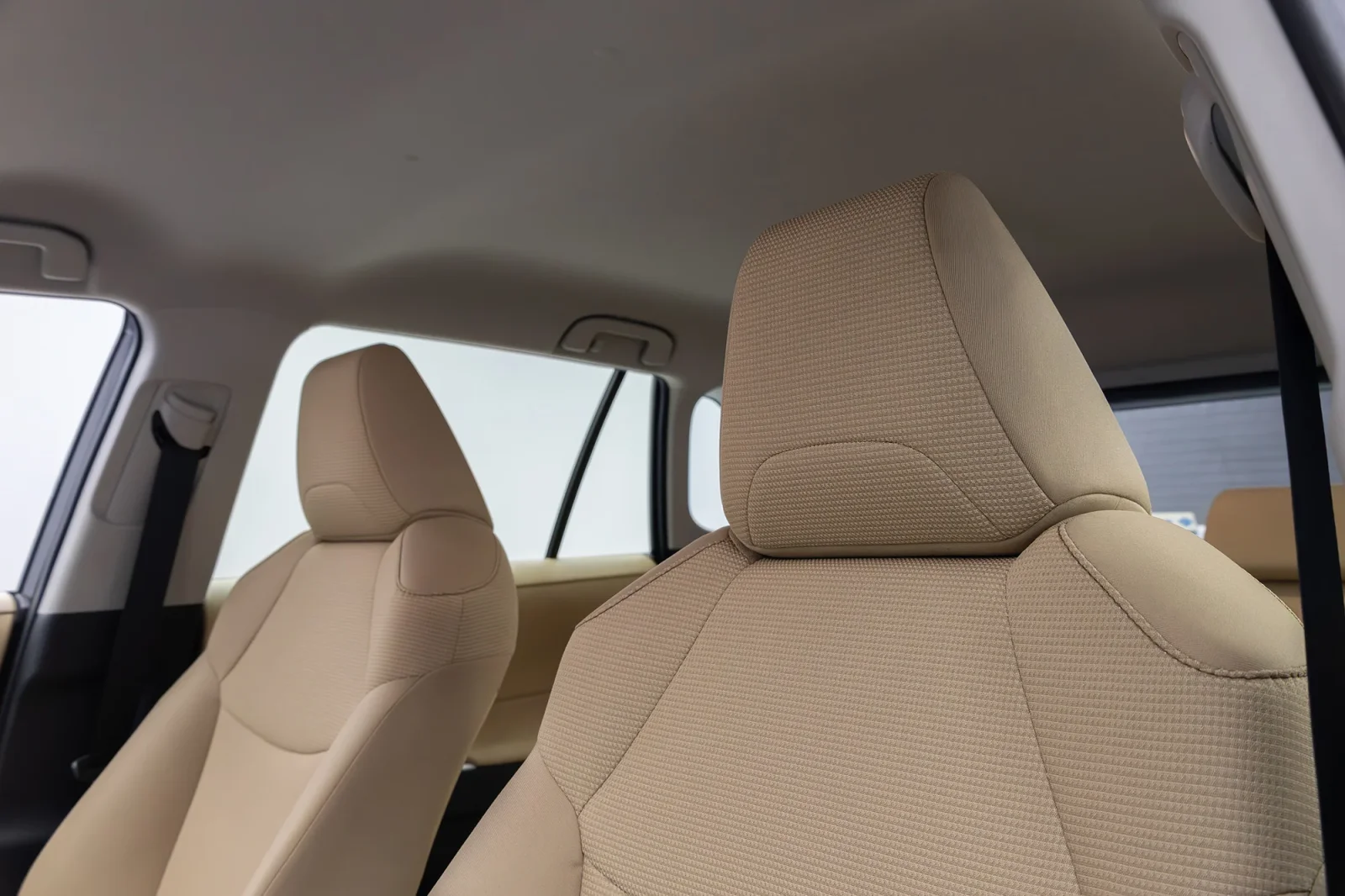 Affitto Toyota RAV4  Nero 2025 in Abu Dhabi - 3 