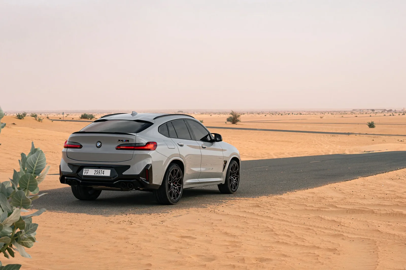 Huren BMW X4 M Competition Grijs 2022 in Abu Dhabi - 12 