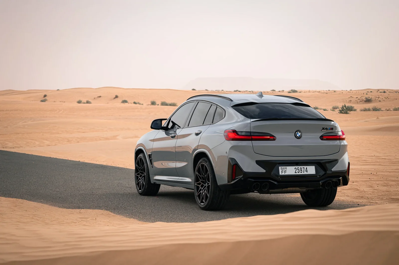 Huren BMW X4 M Competition Grijs 2022 in Abu Dhabi - 10 