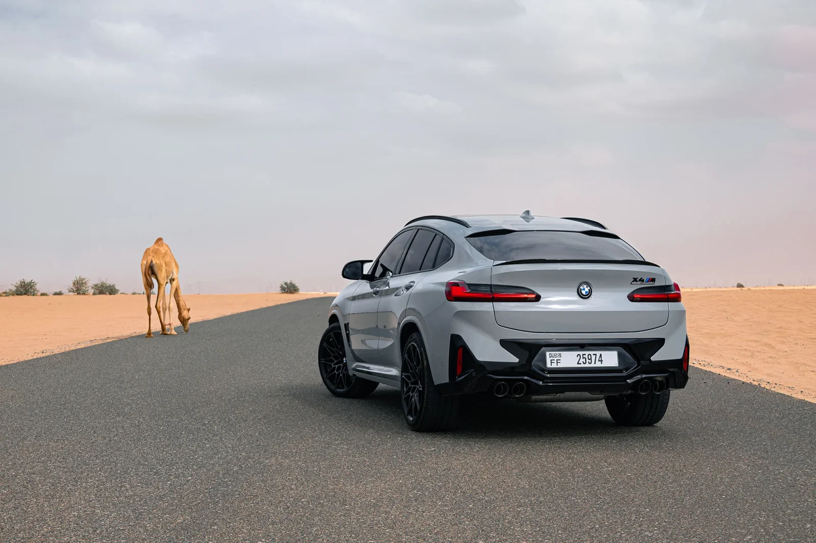 Huren BMW X4 M Competition Grijs 2022 in Abu Dhabi - 13 