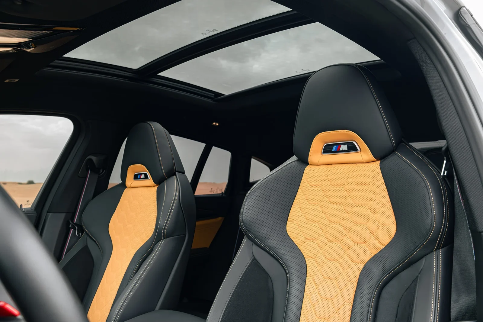 Huren BMW X4 M Competition Grijs 2022 in Abu Dhabi - 6 