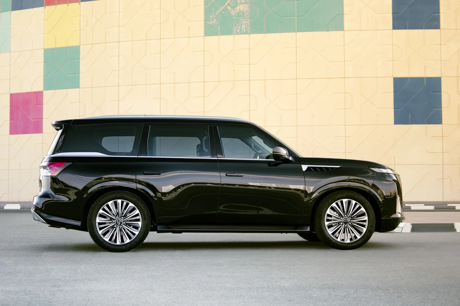 Rent Infiniti QX80  Black 2025 in Abu Dhabi - 9 