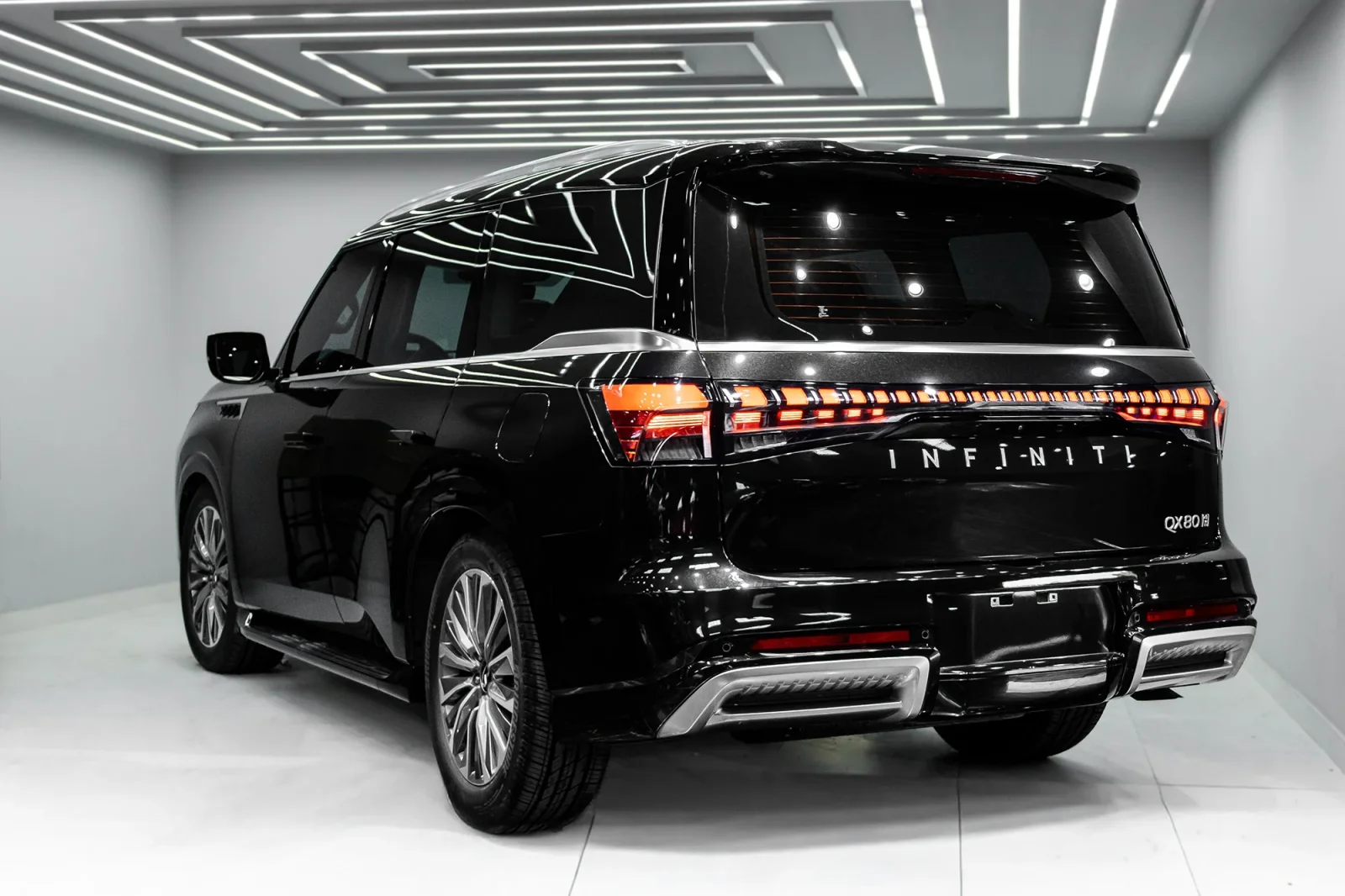 Rent Infiniti QX80  Black 2025 in Abu Dhabi - 4 