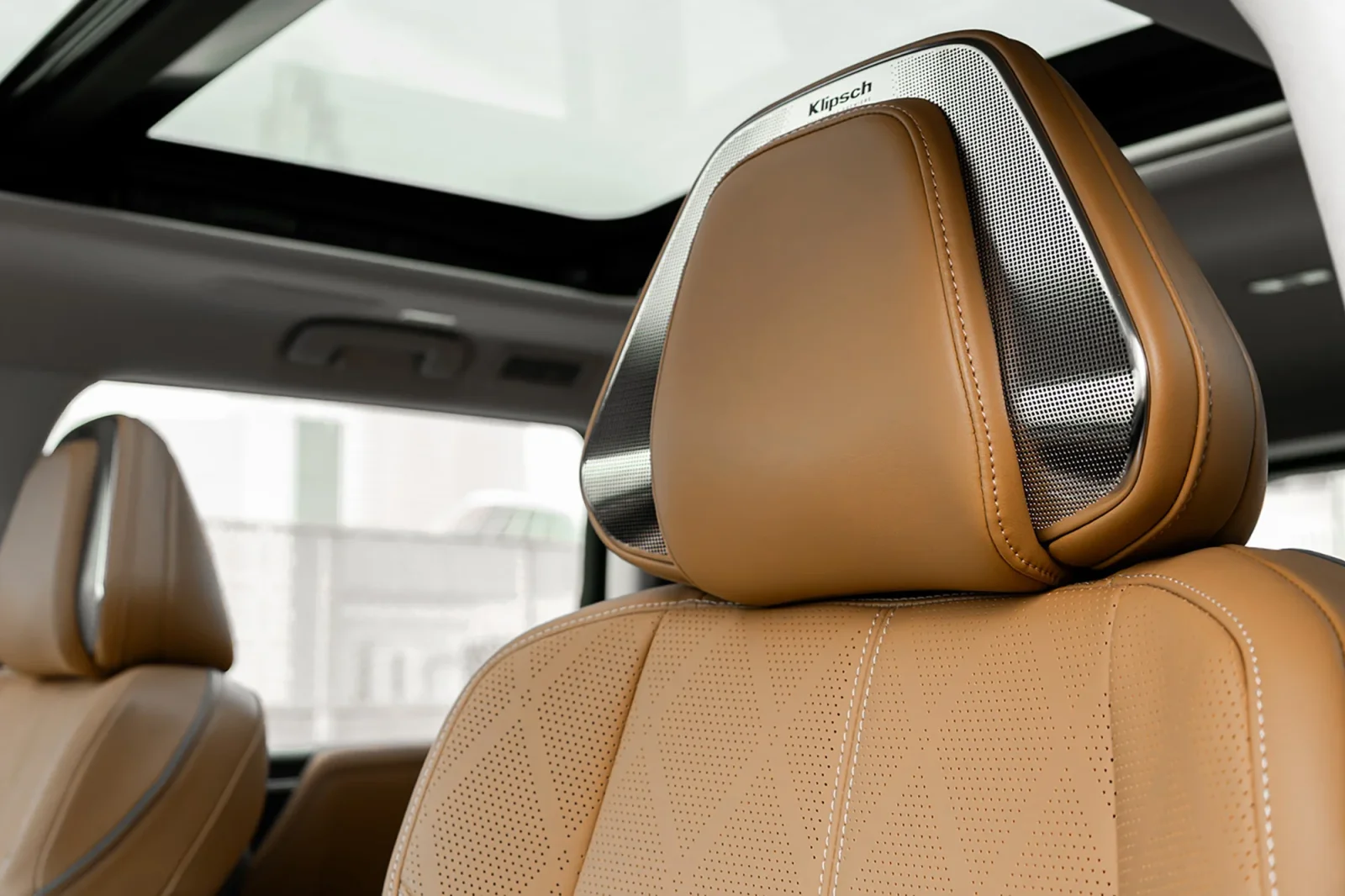 Rent Infiniti QX80  Black 2025 in Abu Dhabi - 3 