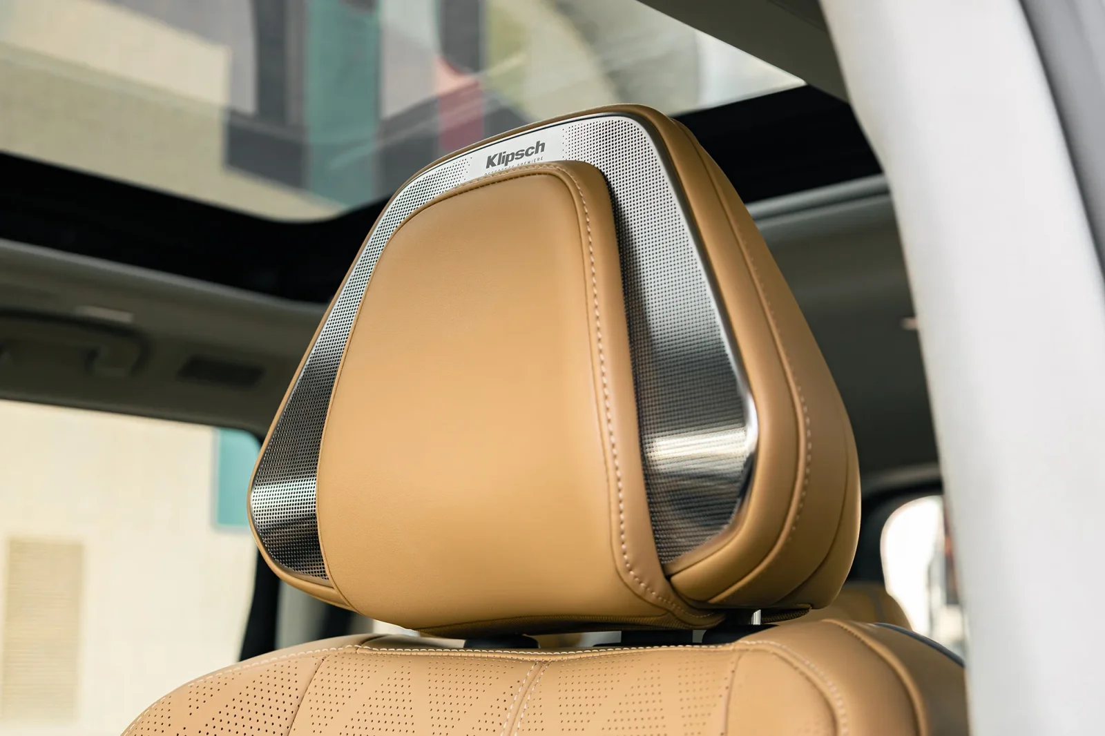 Rent Infiniti QX80  Black 2025 in Abu Dhabi - 5 