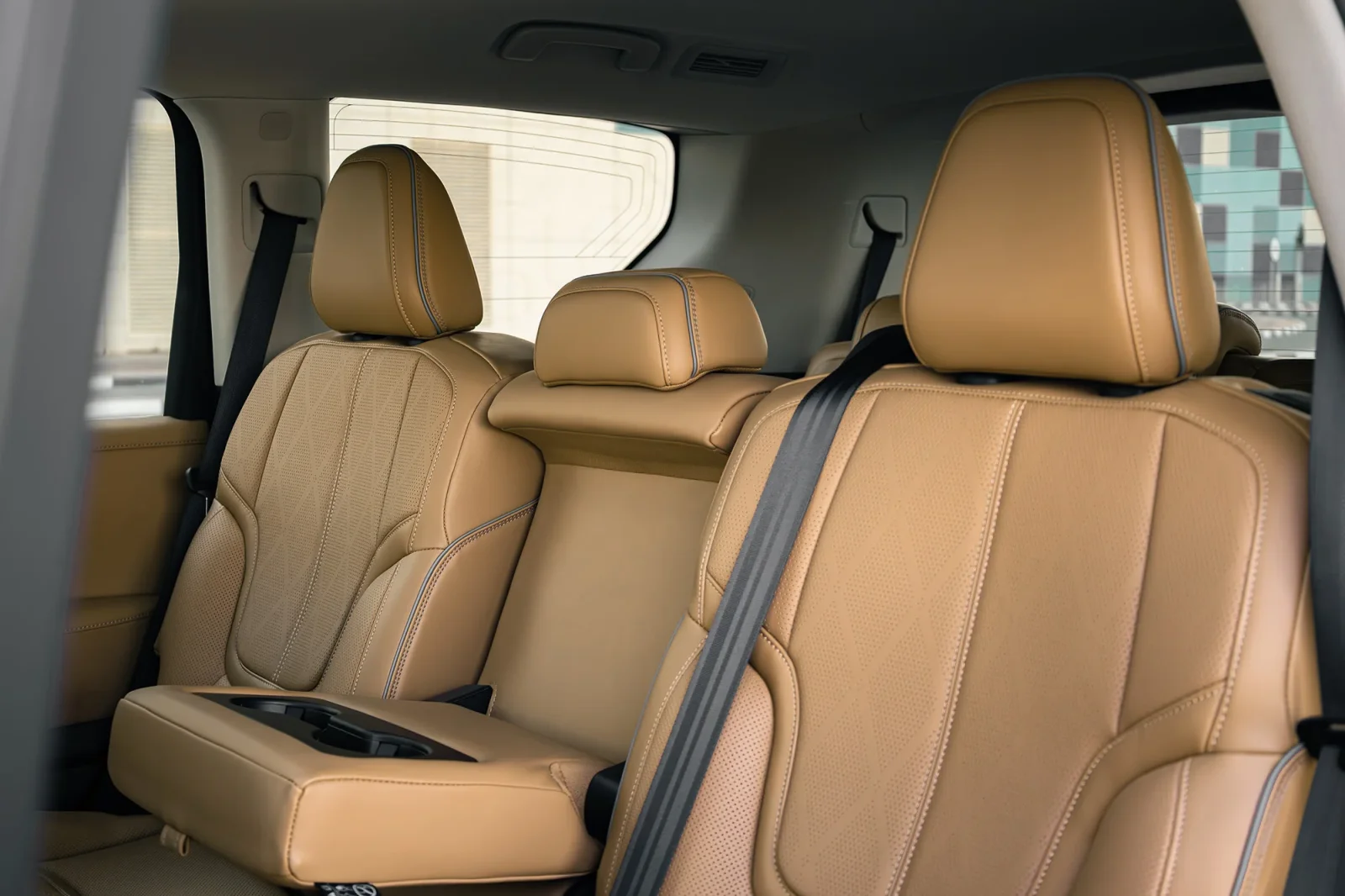 Rent Infiniti QX80  Black 2025 in Abu Dhabi - 6 