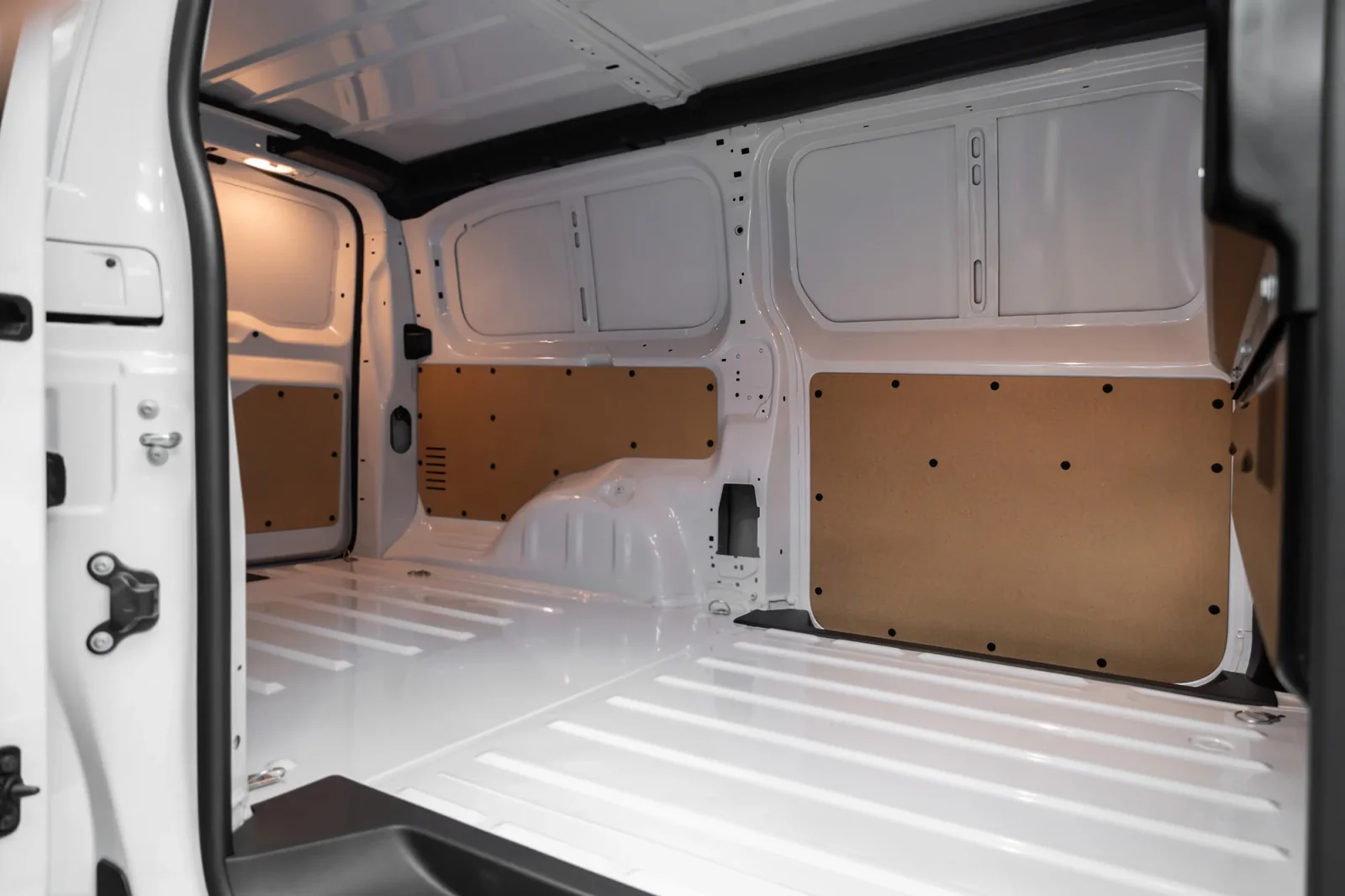 Rent Citroen Jumpy  White 2025 in Abu Dhabi - 4 