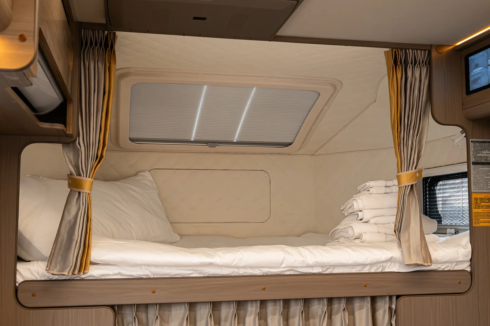 Rent Changan Hunter RV Gold 2025 in Abu Dhabi - 12 