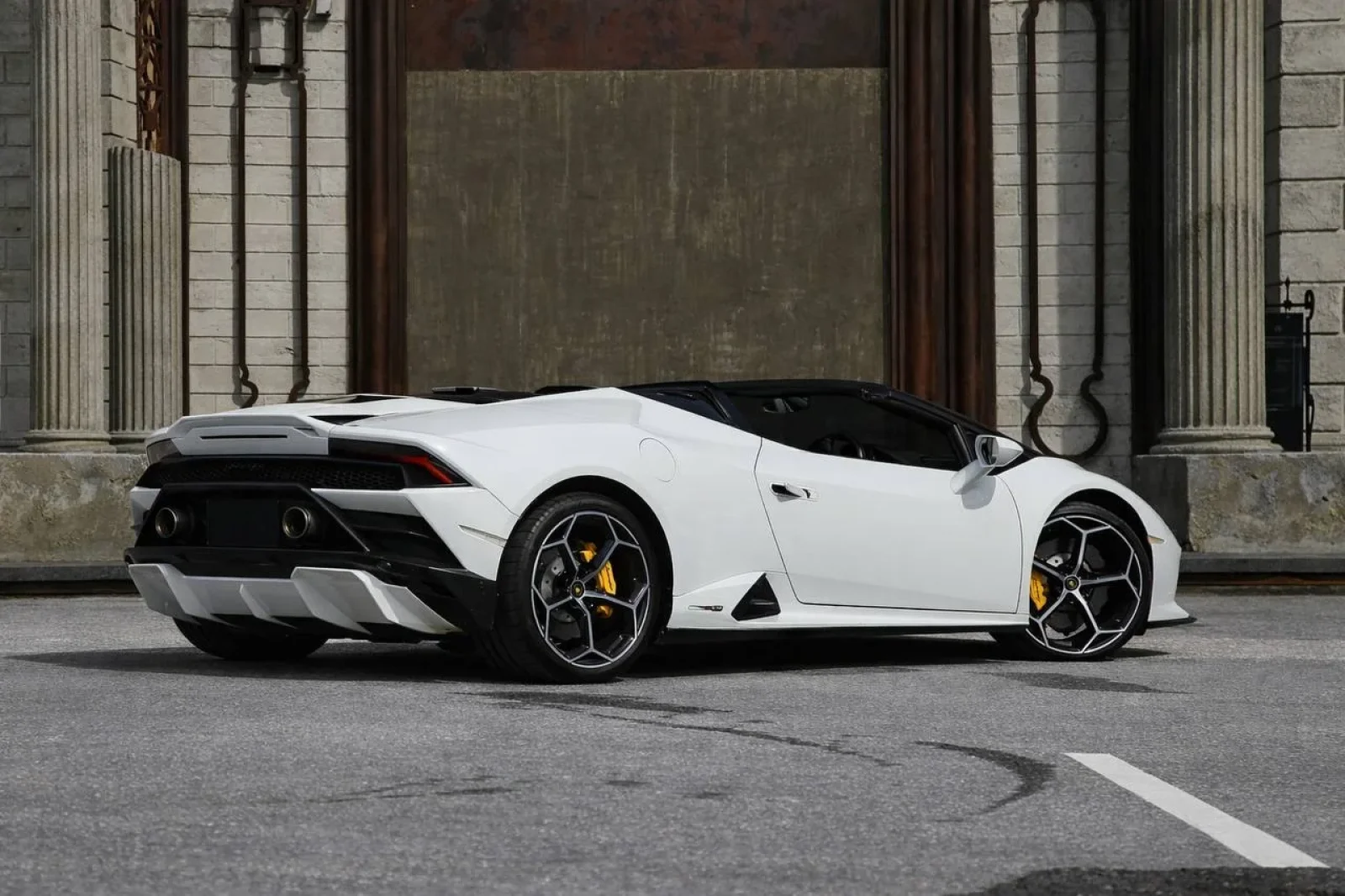 Rent Lamborghini Huracan EVO  White 2024 in Bangkok - 9 