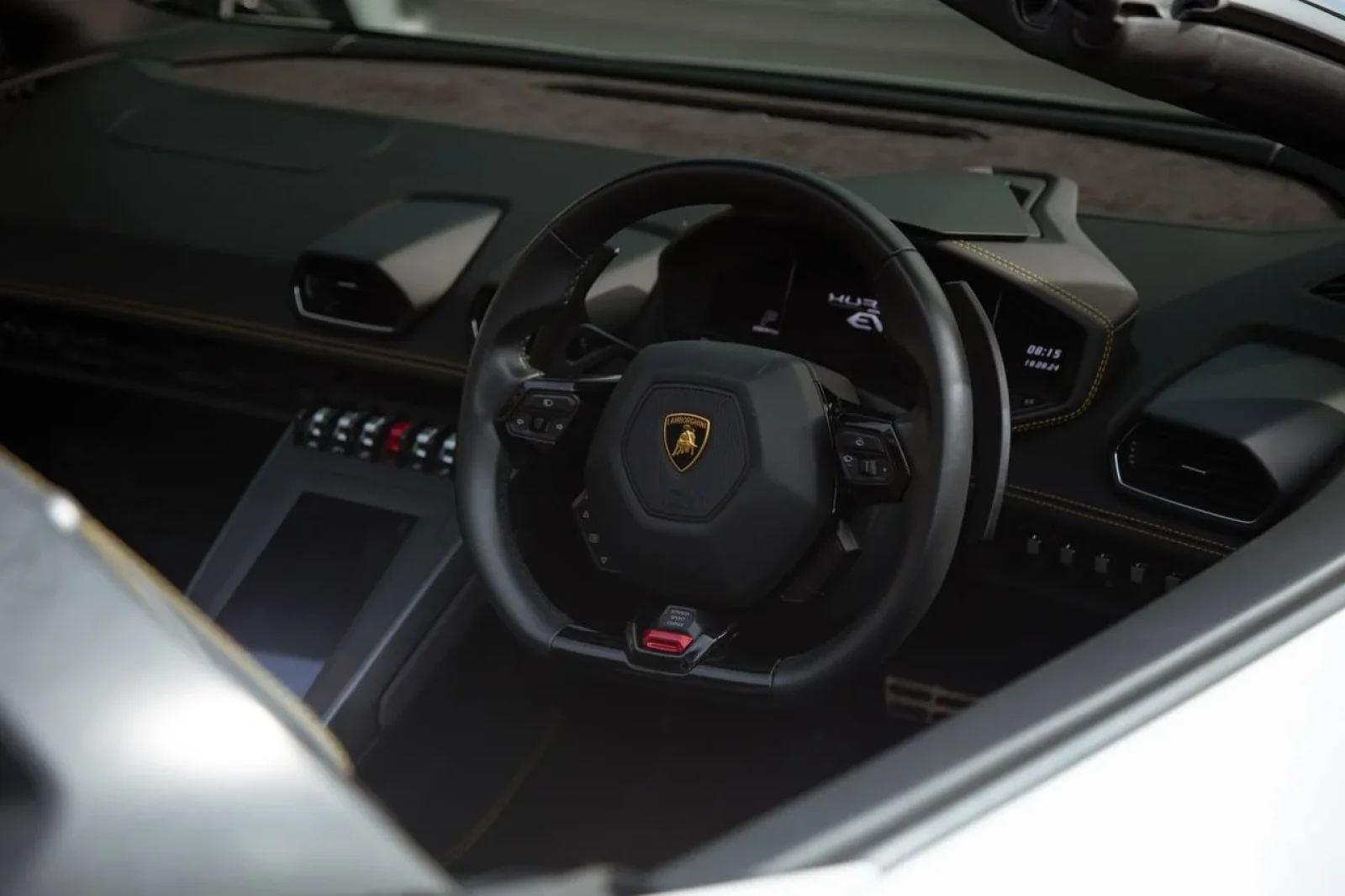 Rent Lamborghini Huracan EVO  White 2024 in Bangkok - 7 