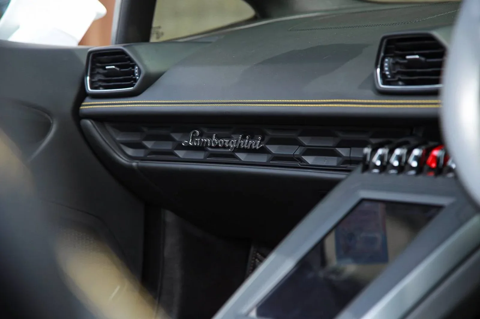 Rent Lamborghini Huracan EVO  White 2024 in Bangkok - 5 