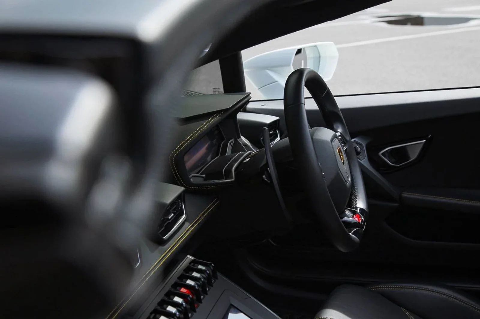 Rent Lamborghini Huracan EVO  White 2024 in Bangkok - 4 