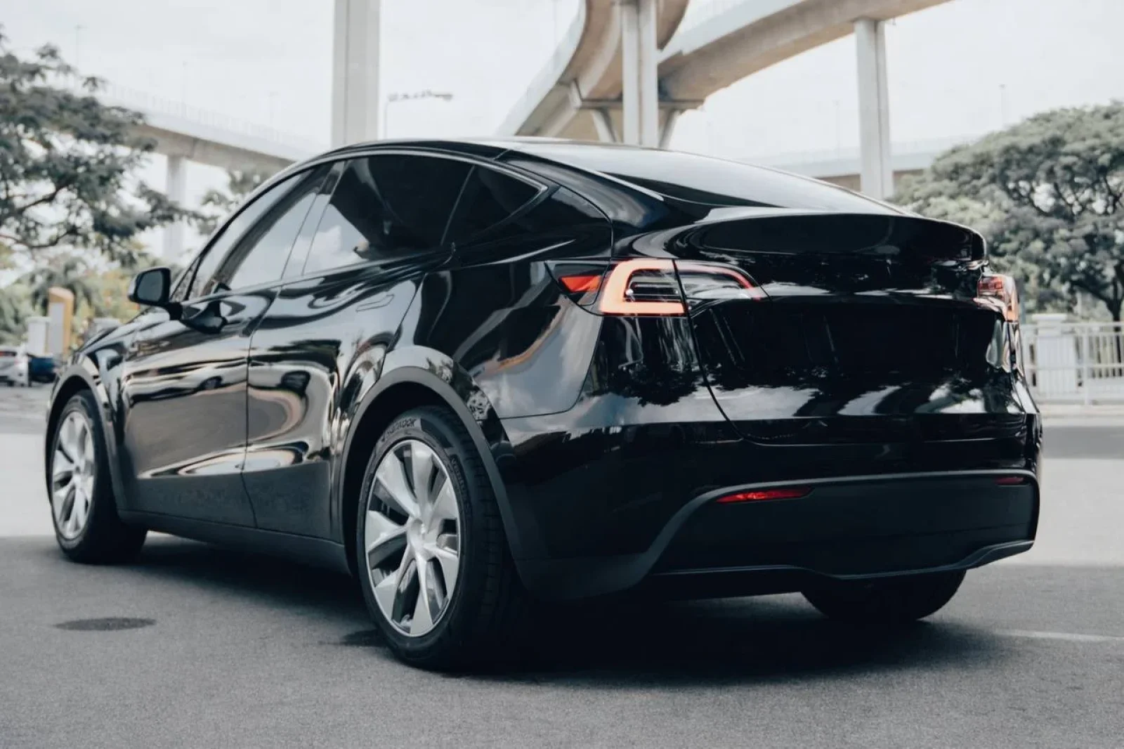 Rent Tesla Model Y  Black 2022 in Bangkok - 6 