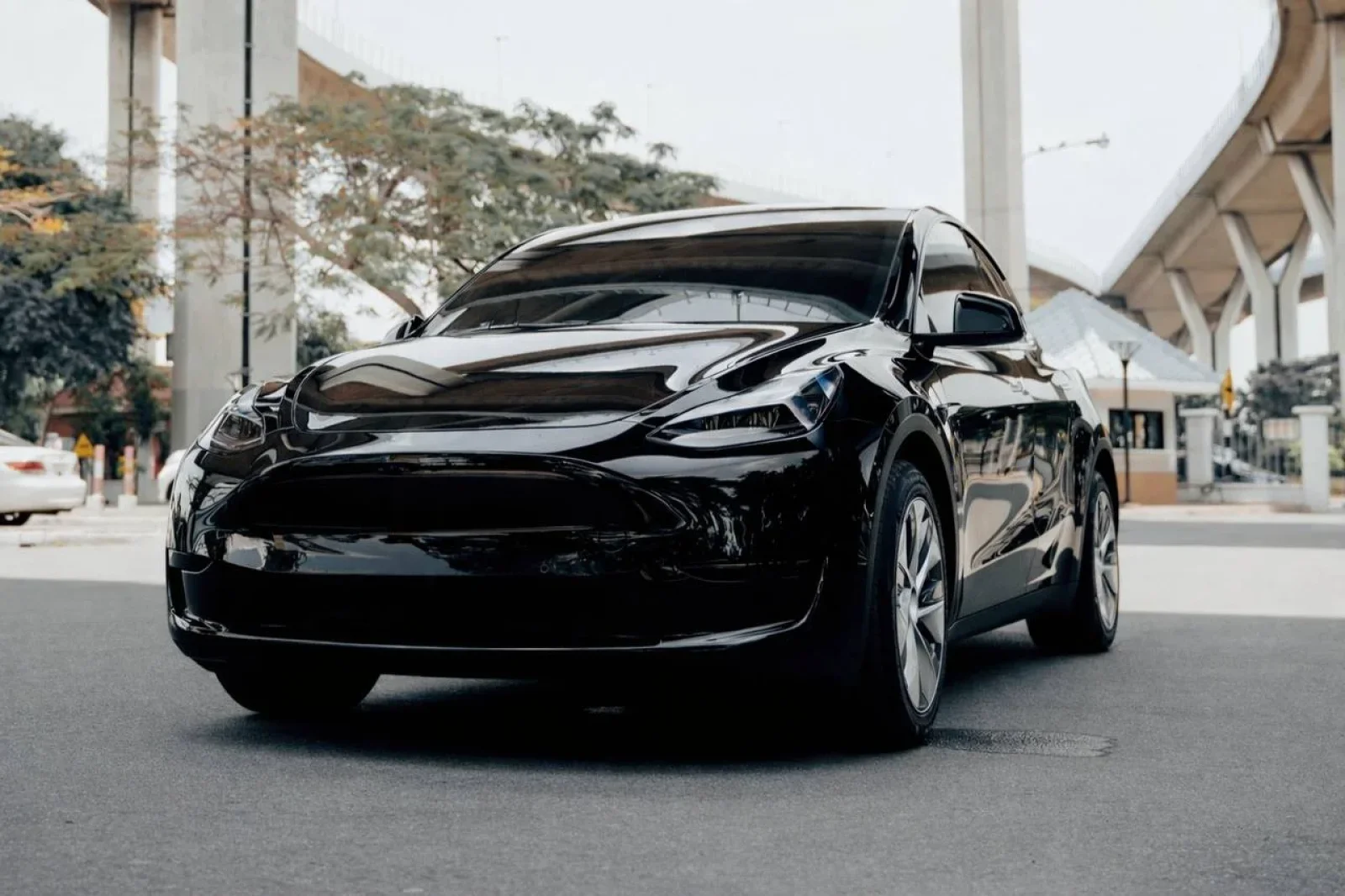 Rent Tesla Model Y  Black 2022 in Bangkok - 2 