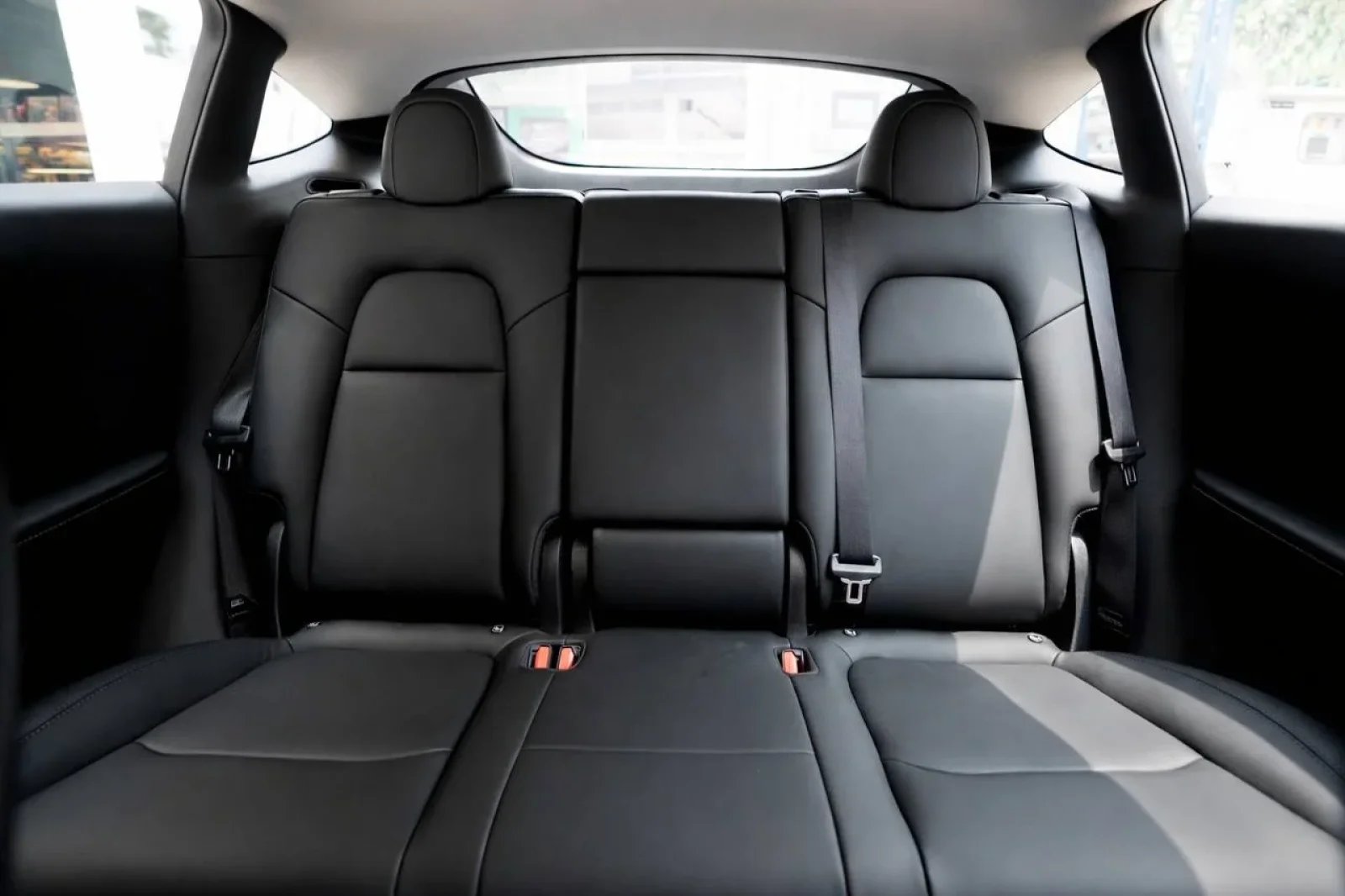 Rent Tesla Model Y  Black 2022 in Bangkok - 4 