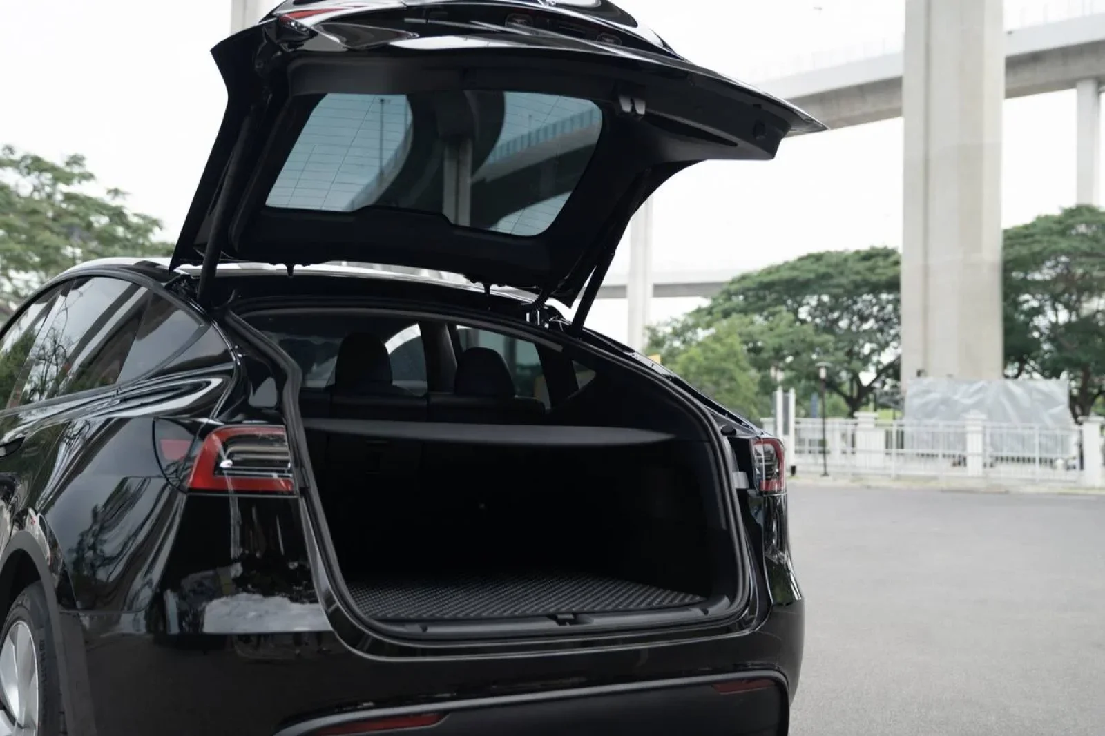 Rent Tesla Model Y  Black 2022 in Bangkok - 5 