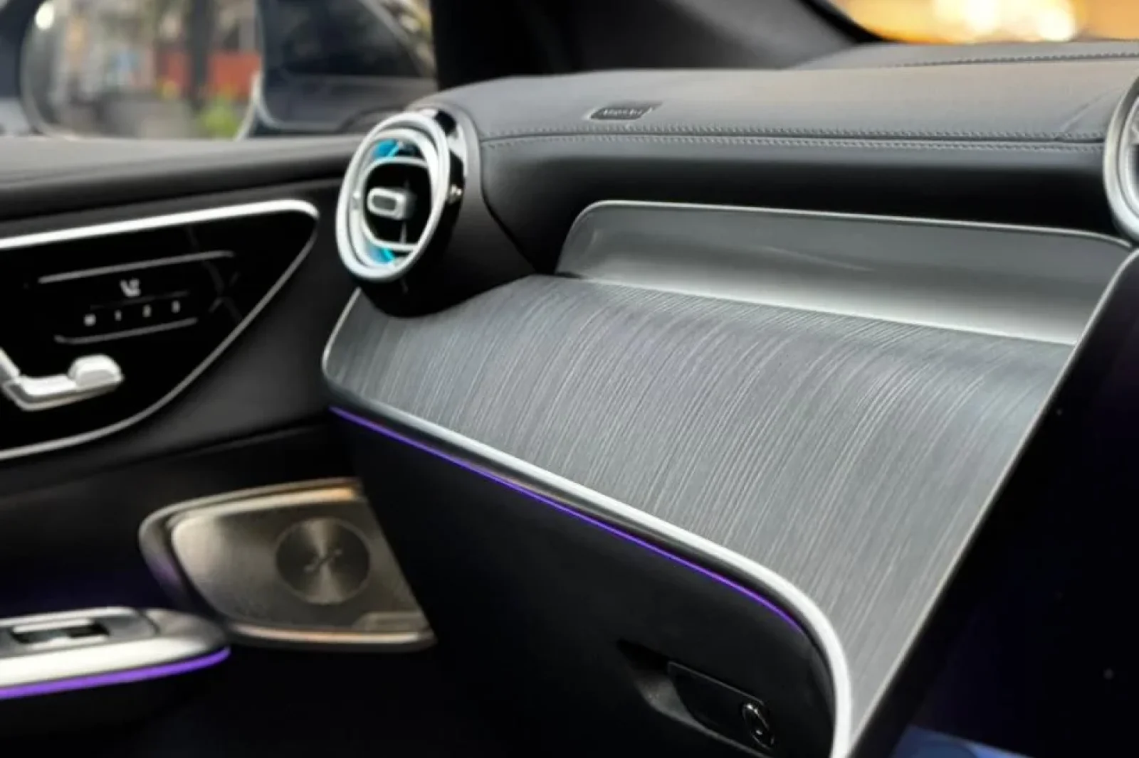 Rent Mercedes-Benz GLC 300 Black 2025 in Bangkok - 6 