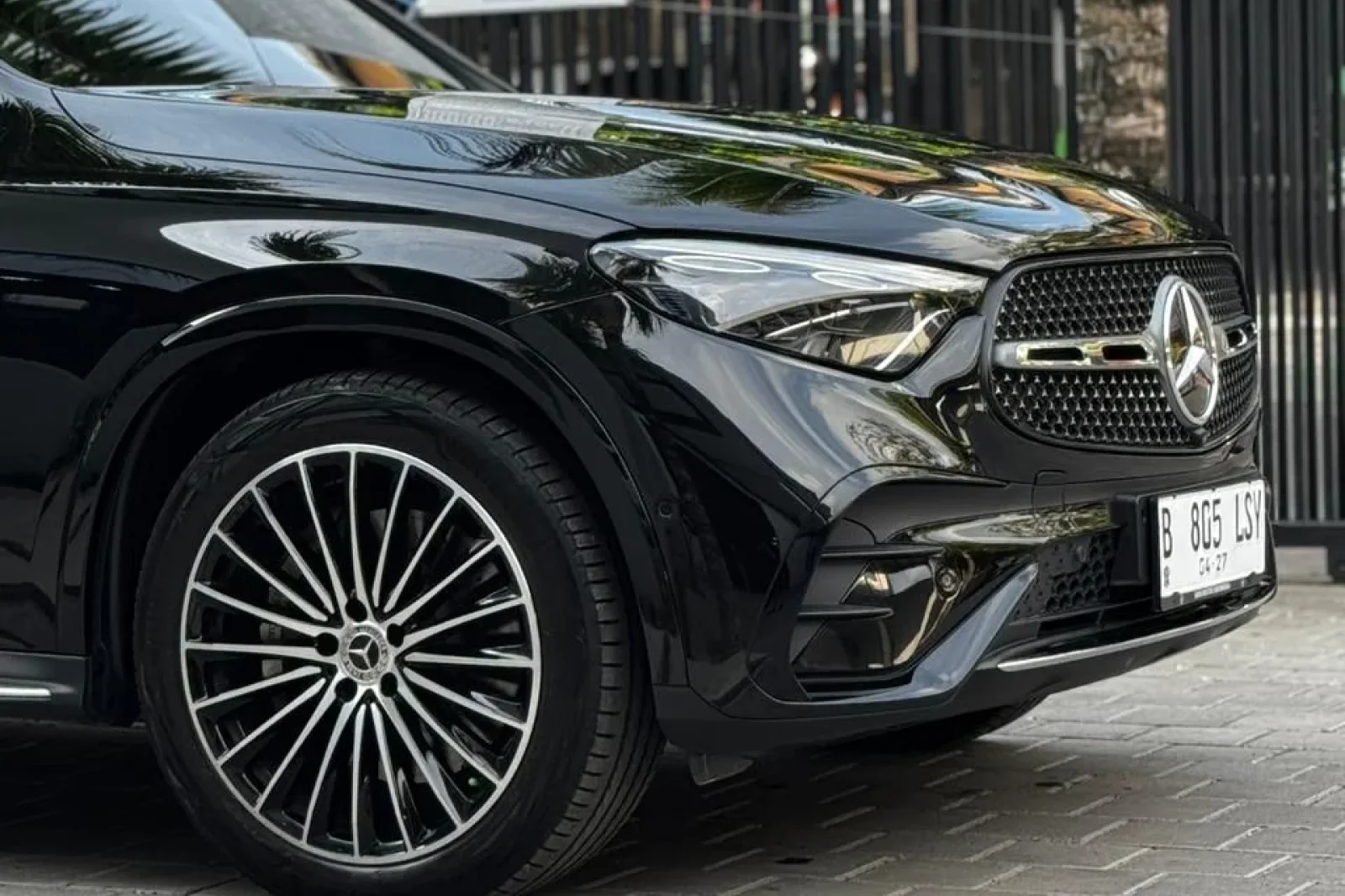 Rent Mercedes-Benz GLC 300 Black 2025 in Bangkok - 7 