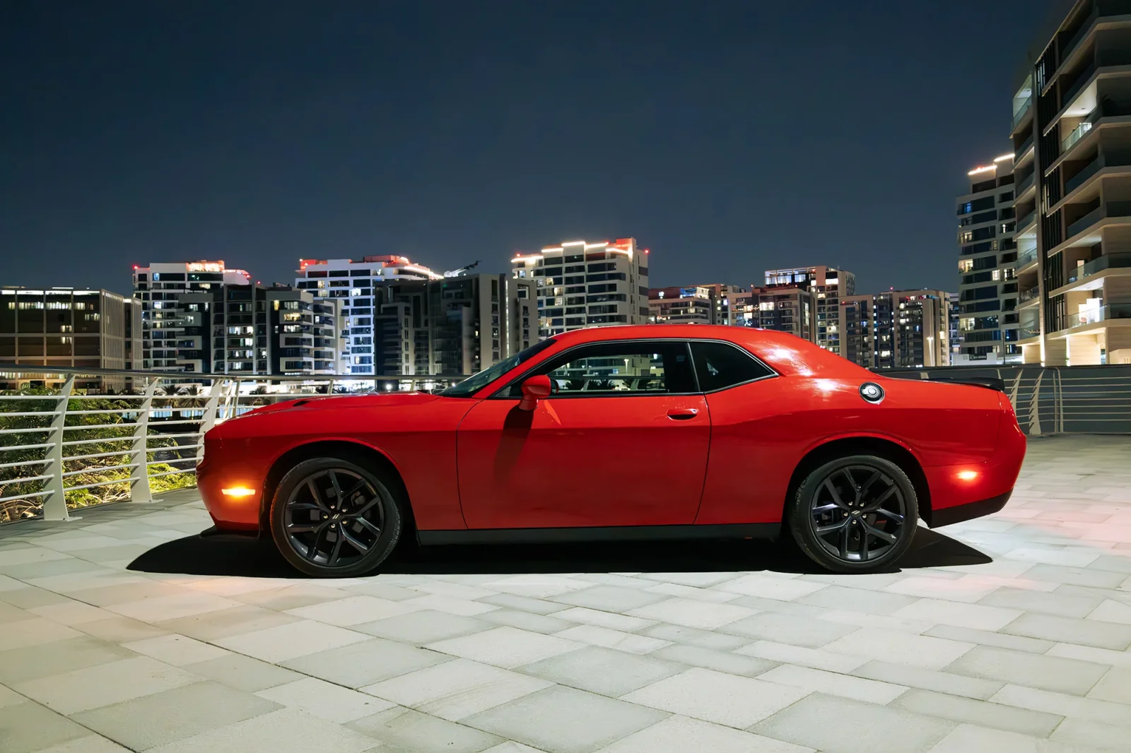 Kiralık Dodge Challenger  Kırmızı 2023 içinde Abu Dhabi - 13 
