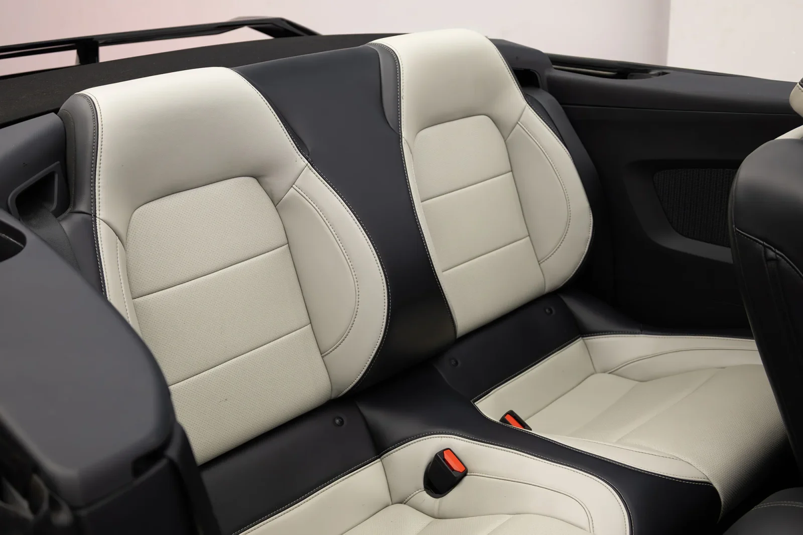 Rent Ford Mustang  White 2024 in Abu Dhabi - 4 