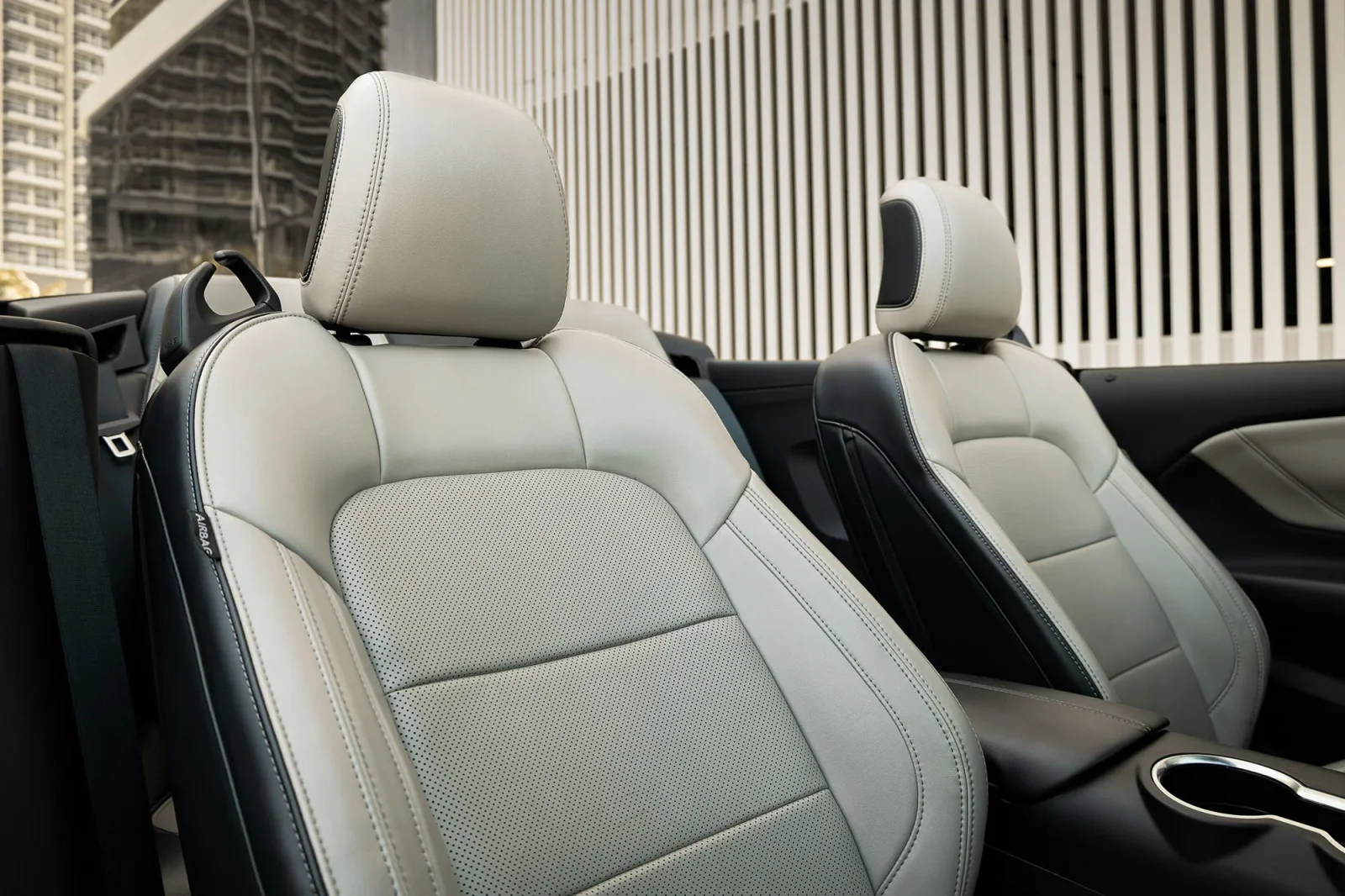 Huren Ford Mustang  Wit 2024 in Abu Dhabi - 4 