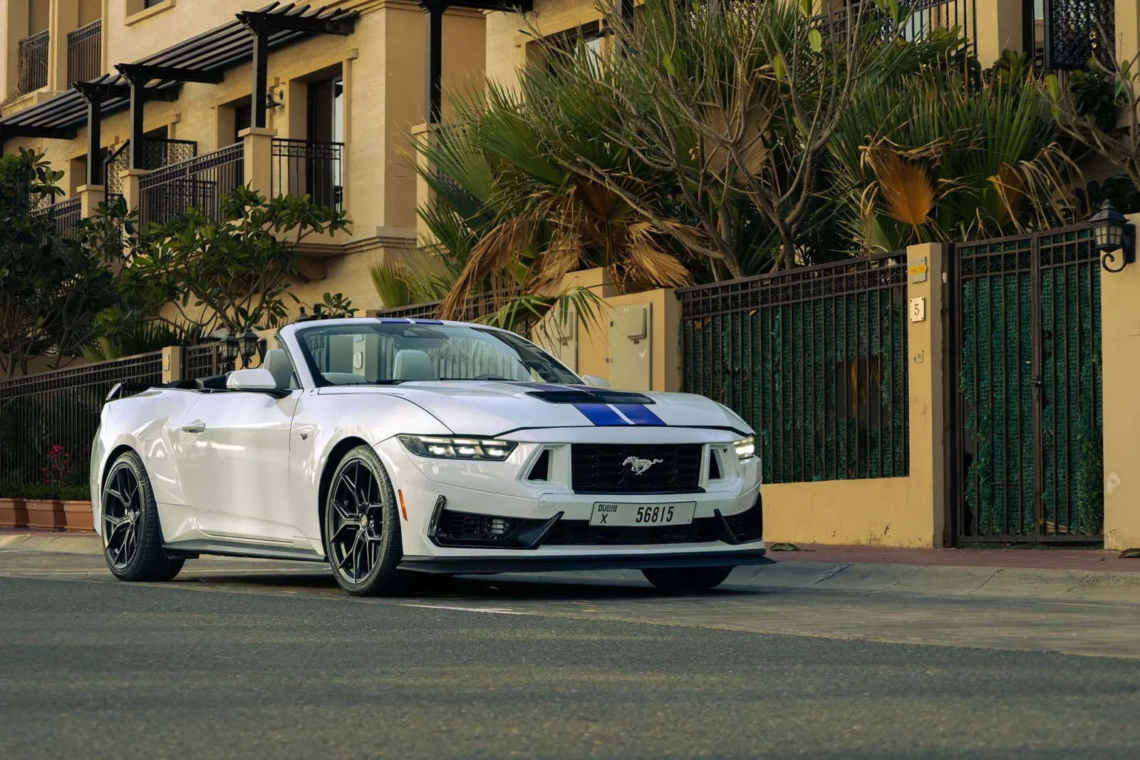 Huren Ford Mustang  Wit 2024 in Abu Dhabi - 2 