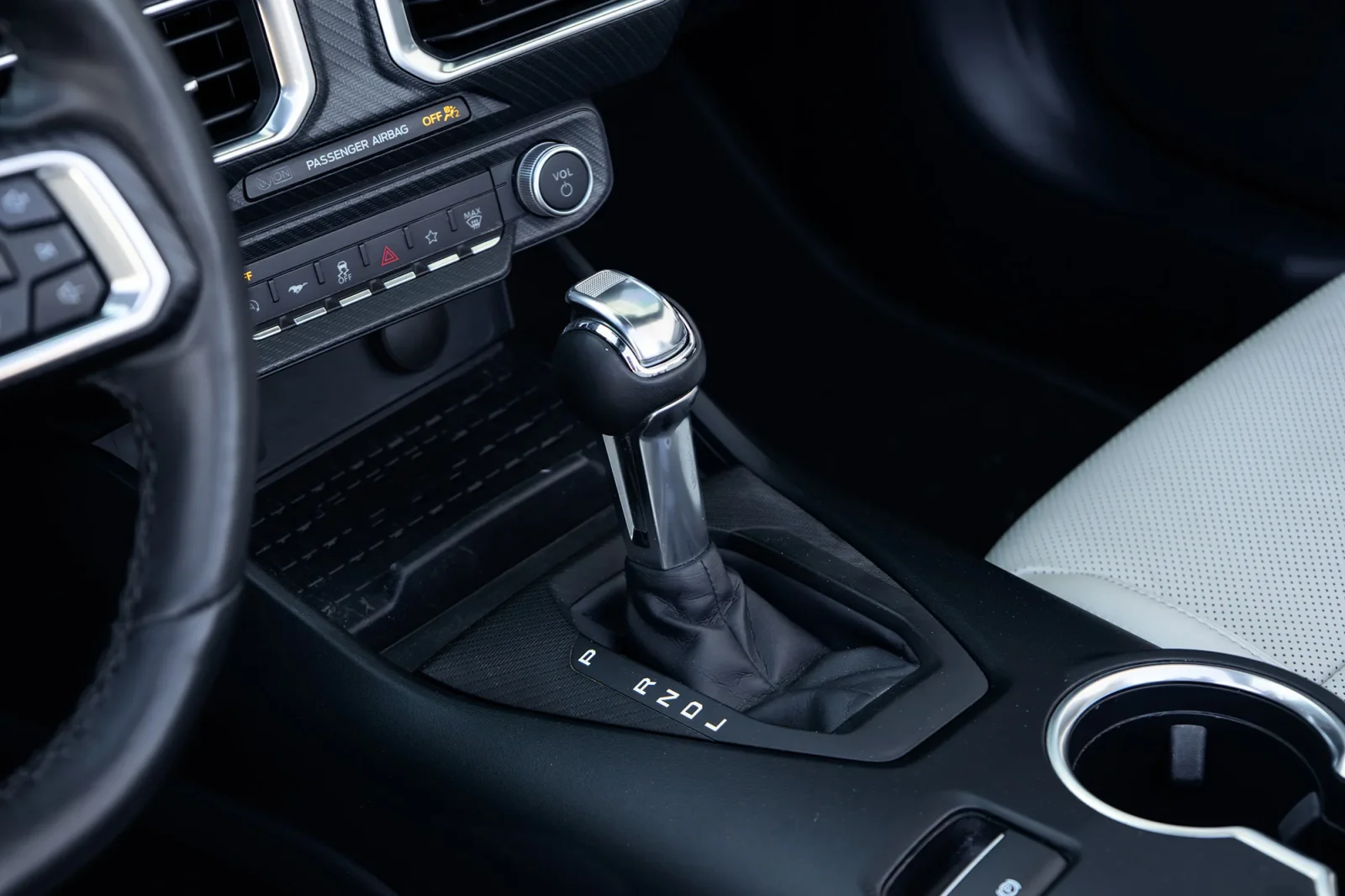 Huren Ford Mustang  Wit 2024 in Abu Dhabi - 14 