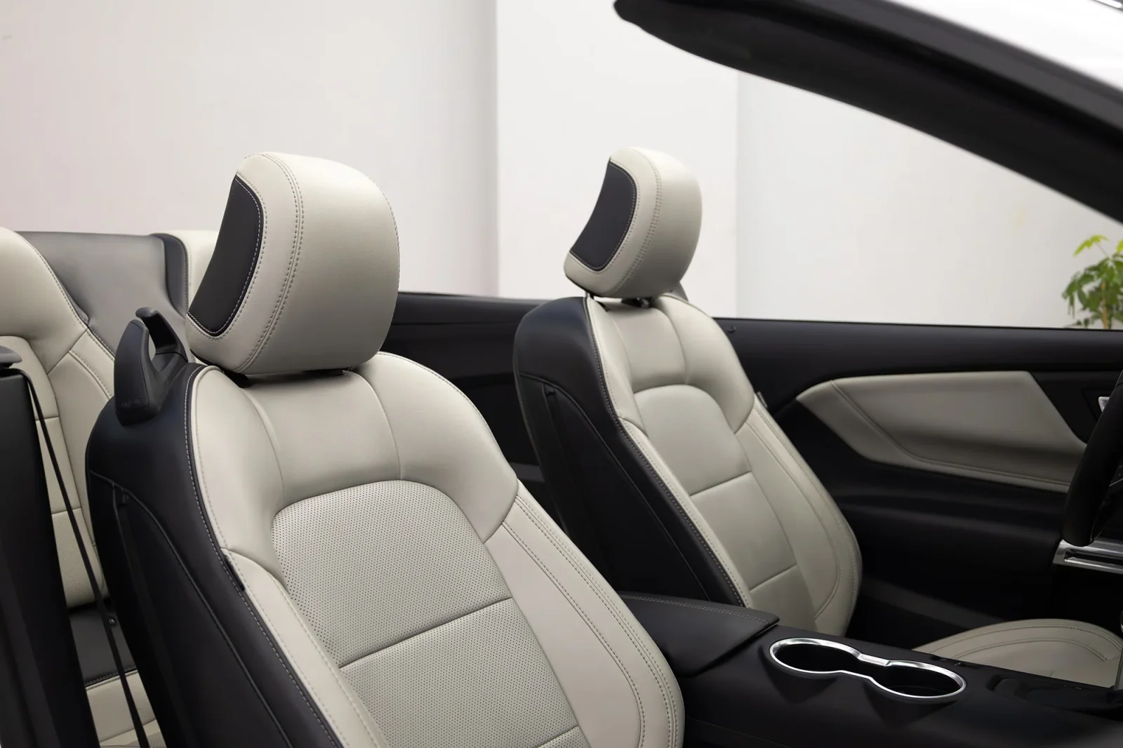 Rent Ford Mustang  White 2024 in Abu Dhabi - 3 