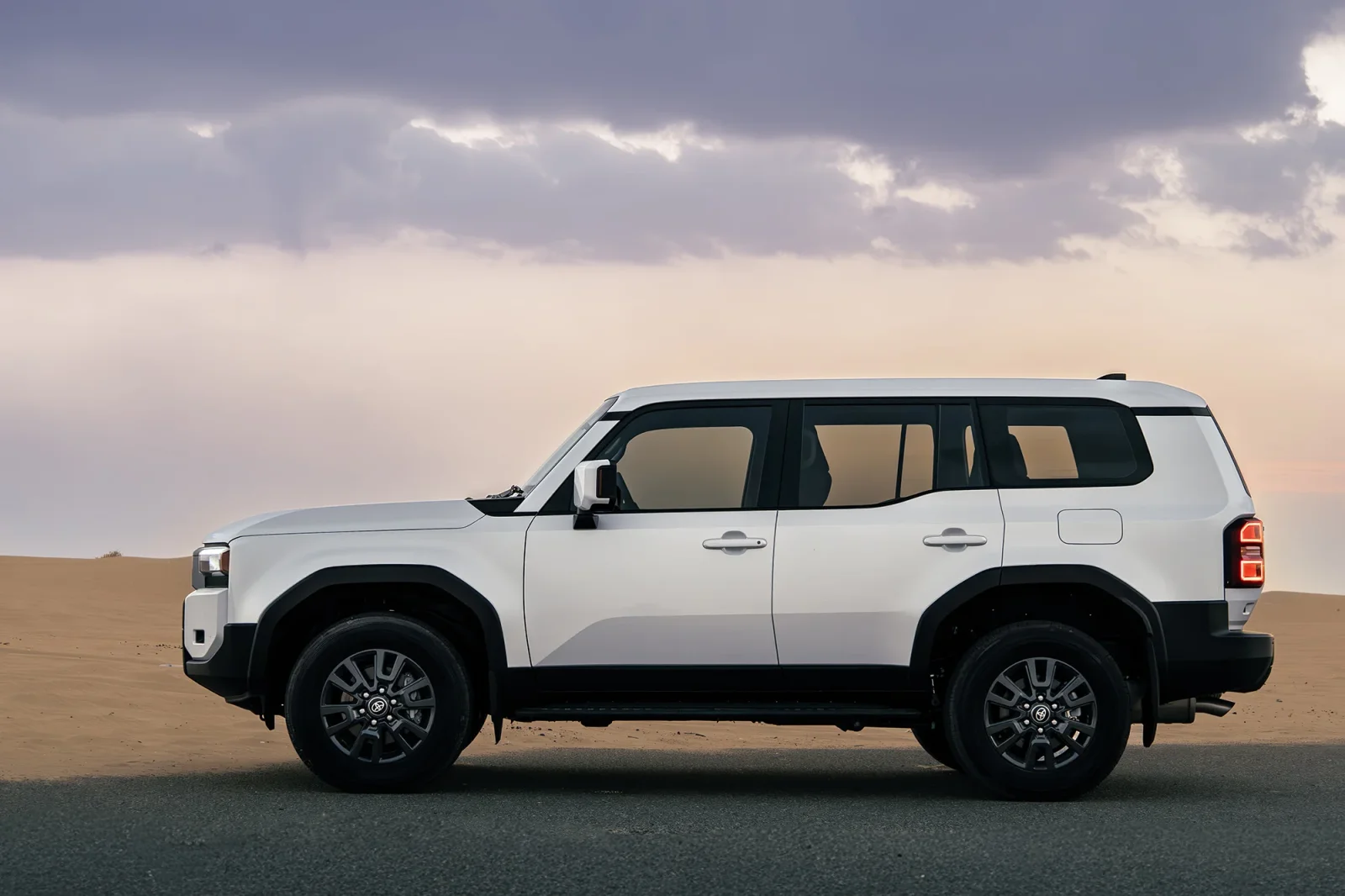 Affitto Toyota Land Cruiser Prado 250 Bianco 2025 in Abu Dhabi - 11 