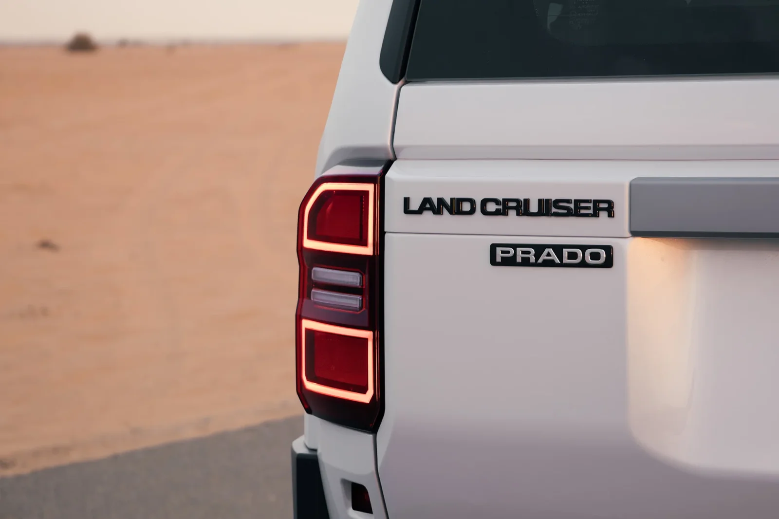 Affitto Toyota Land Cruiser Prado 250 Bianco 2025 in Abu Dhabi - 13 