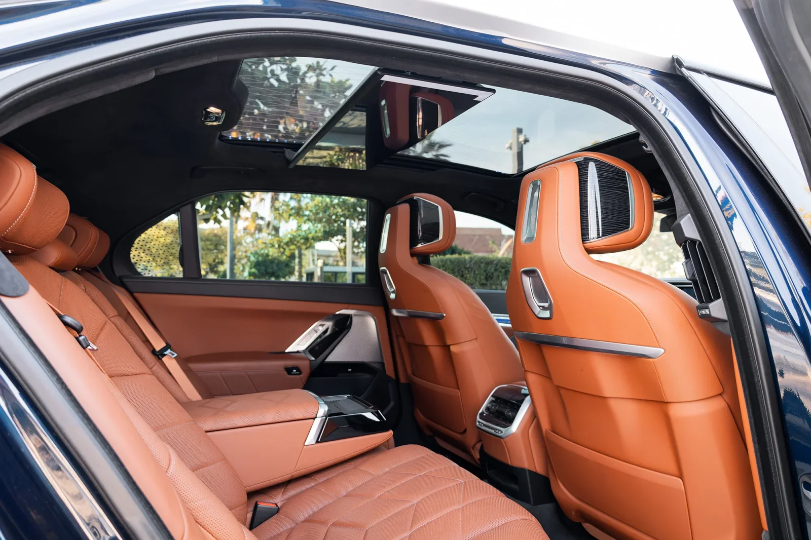 Rent BMW 7-Series 740i Individual Blue 2023 in Abu Dhabi - 13 